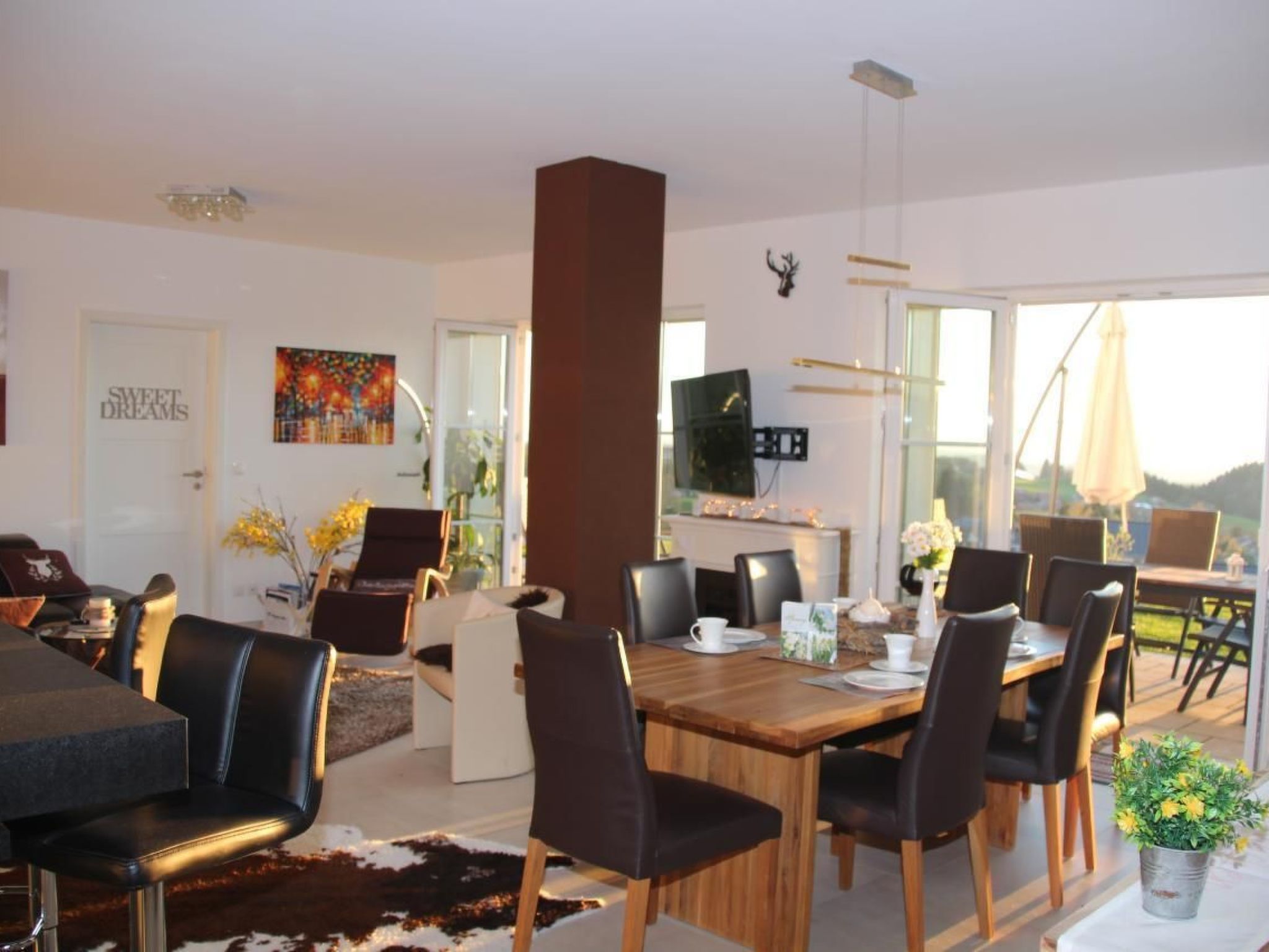 Mit Blick auf das Wasser-Inside