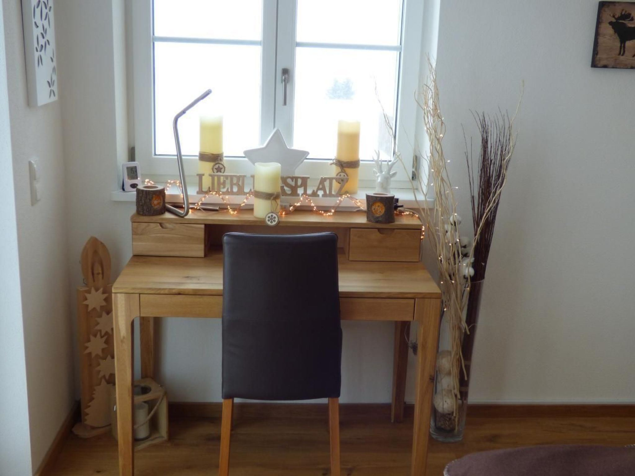 Mit Blick auf das Wasser-Inside