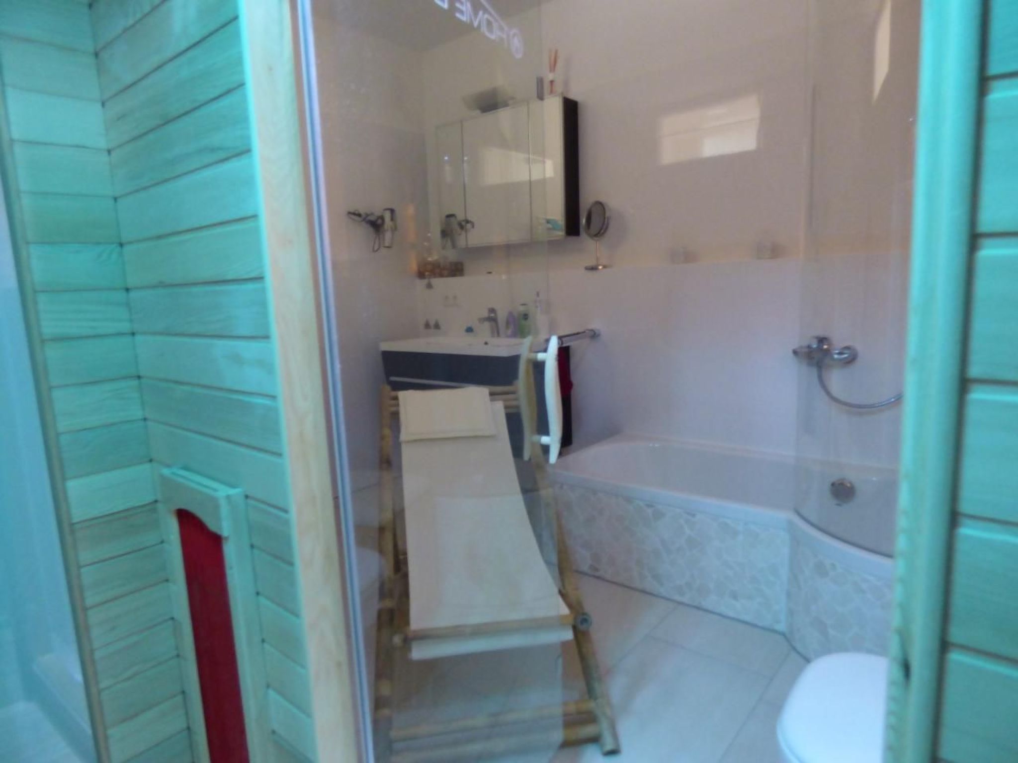 Mit Blick auf das Wasser-Inside