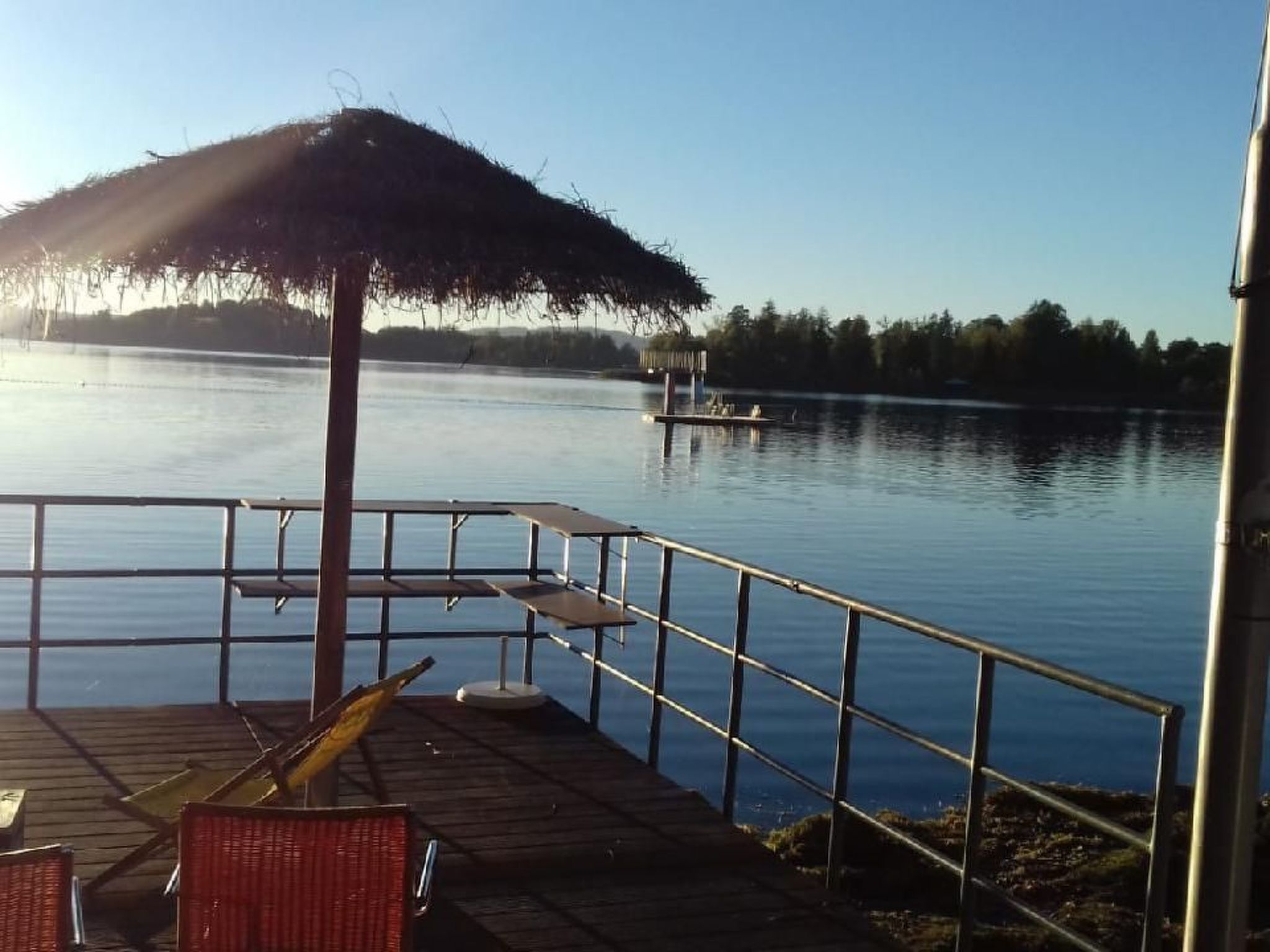 Mit Blick auf das Wasser-Outside