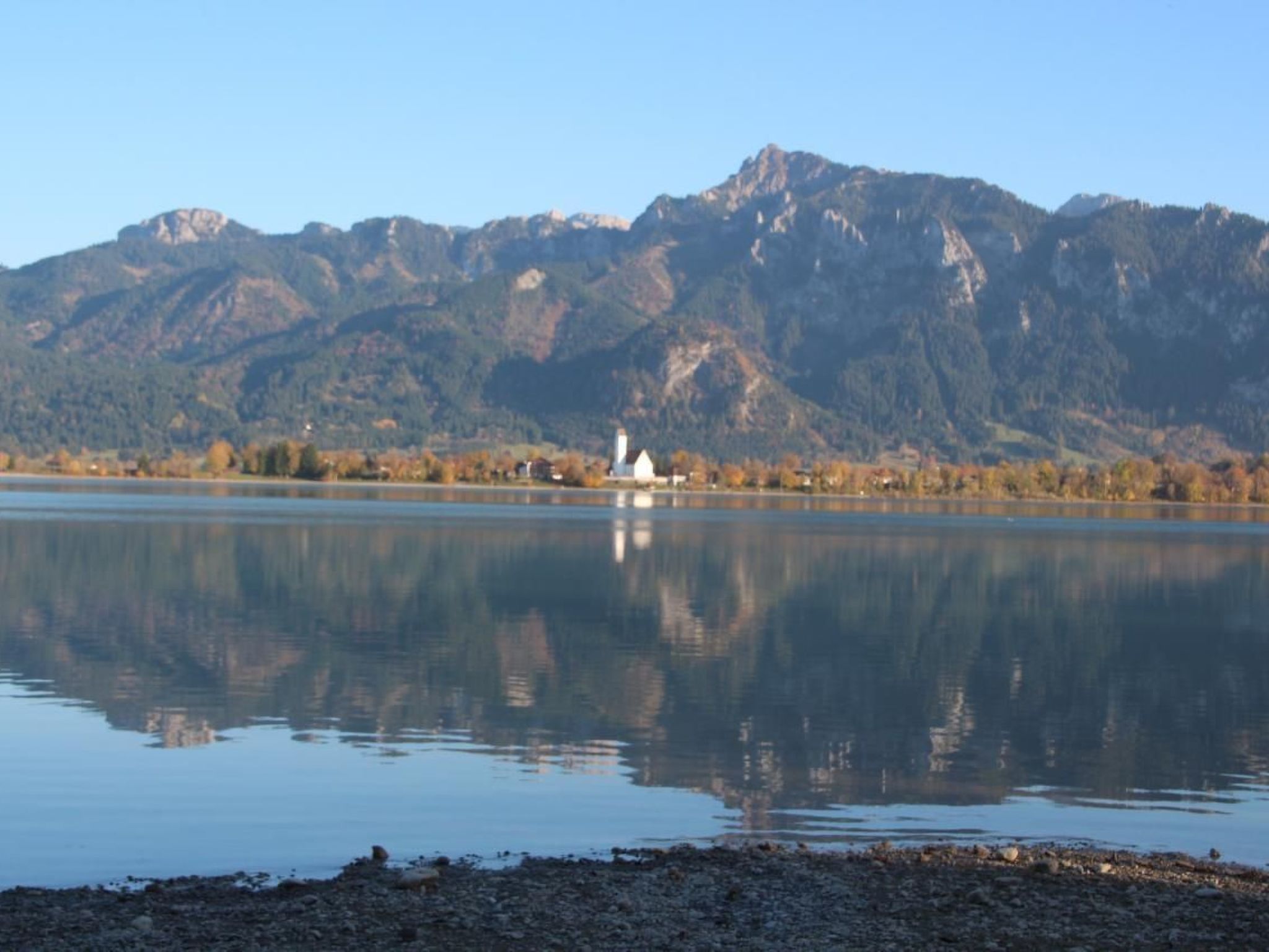 Mit Blick auf das Wasser-Outside