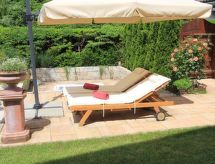 in Hagrain mit Grill, Terrasse und Garten