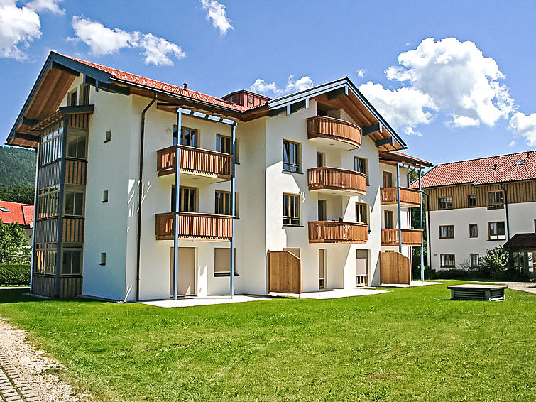 Appartement 2-kamers 55 m2 op de 1e verdieping. Smaakvol ingericht: woon-/eetkamer met 1 2-pers divanbed, Kabel-TV, stereo-installatie en DVD. Uitgang naar het balkon. 1 2-pers. kamer. Kookhoek (oven,..