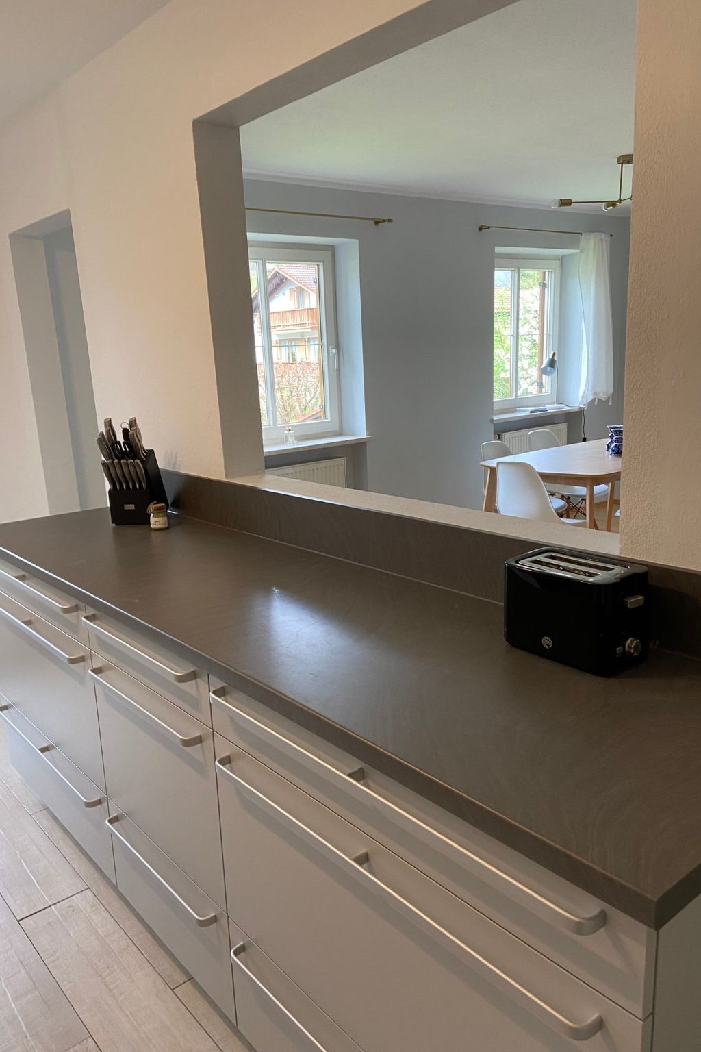 Modern eingerichtete Wohnung mit 2 Schlafzimmern-Image-tags.info