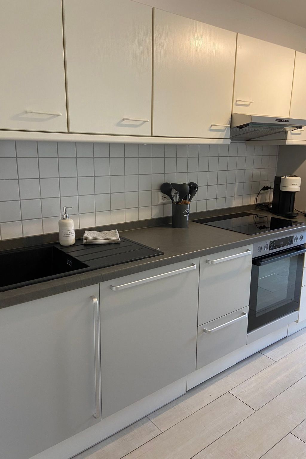 Modern eingerichtete Wohnung mit 2 Schlafzimmern-Image-tags.info