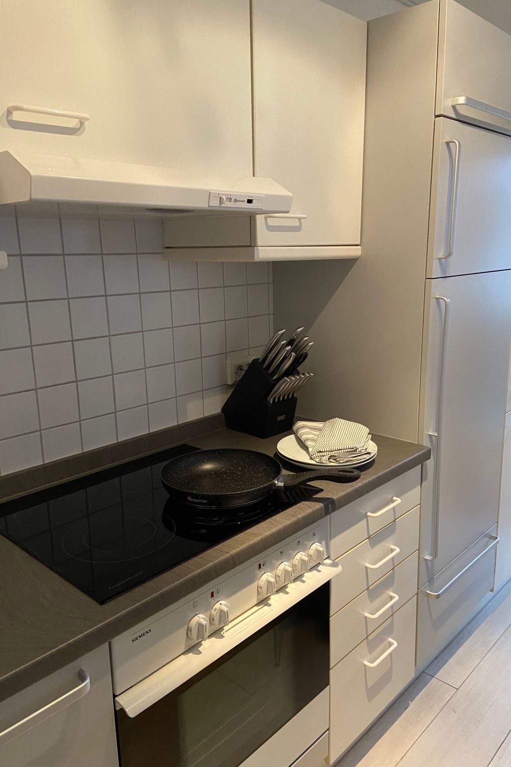 Modern eingerichtete Wohnung mit 2 Schlafzimmern-Image-tags.info