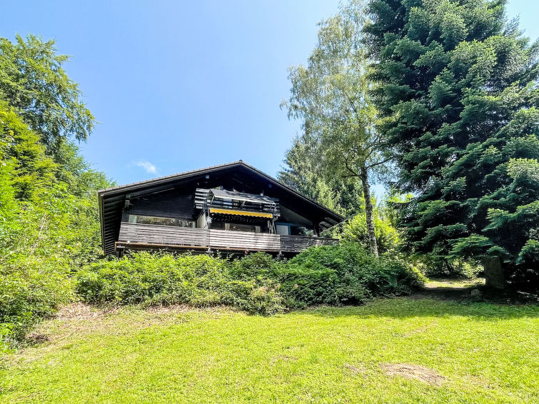 Appartement 2-kamers 45 m2 op 2 verdiepingen. Het objekt is geschikt voor 2 volwassenen + 2 kinderen. Gezellig en met veel hout ingericht: woon-/eetkamer met eethoek, Sat-TV en elektrische verwarming...