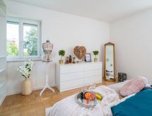 1OG mitte helle 70m 2 Zimmer Wohnung nähe Salzburg