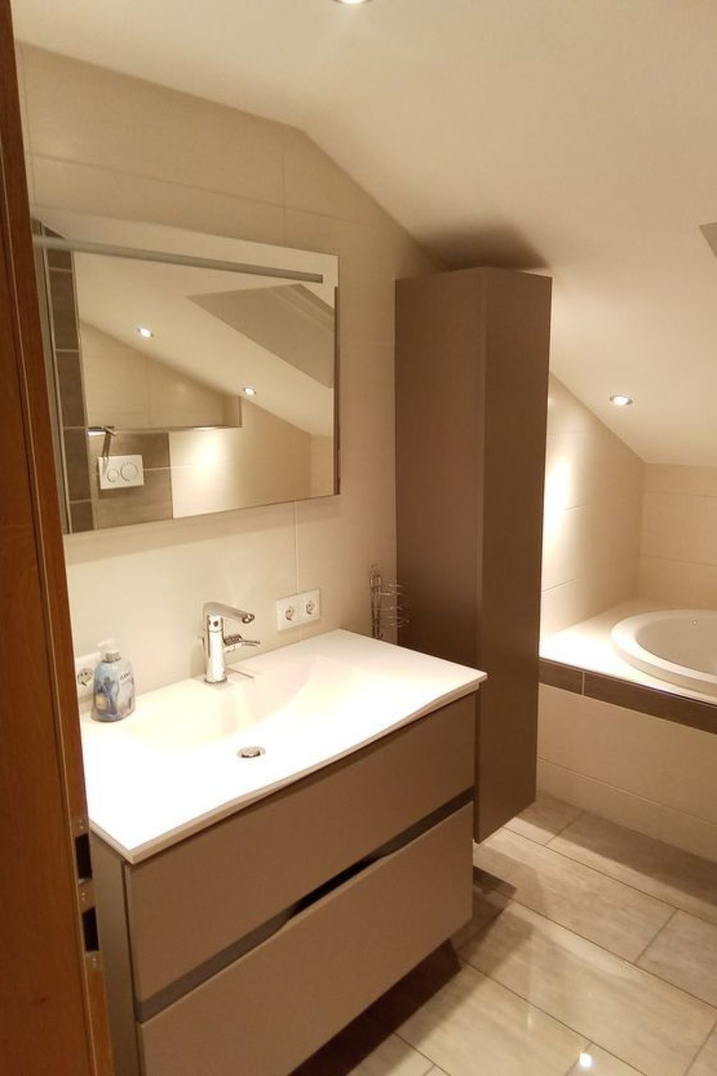 Exclusive Ferienwohnung mit Balkon-Drinnen