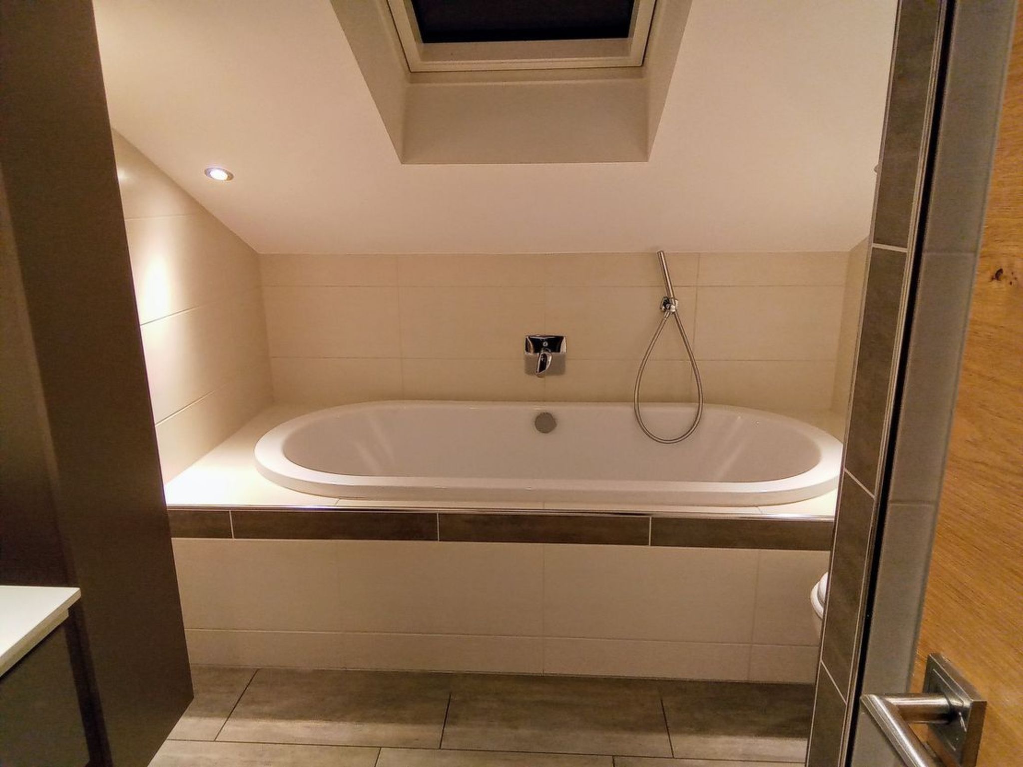 Exclusive Ferienwohnung mit Balkon-Drinnen