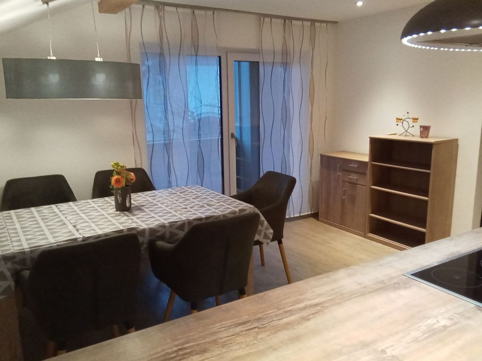 Exclusive Ferienwohnung mit Balkon-Drinnen