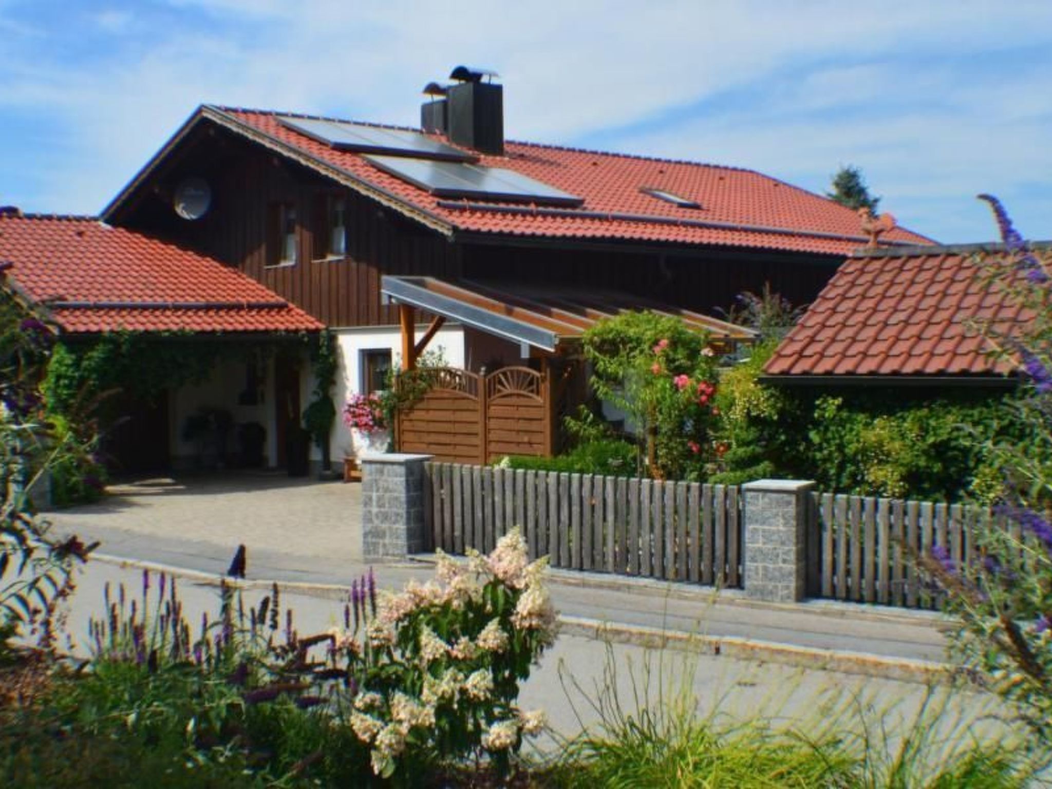 Gemütliche Ferienwohnung in Weiherhäuser mit Garten und Terrasse