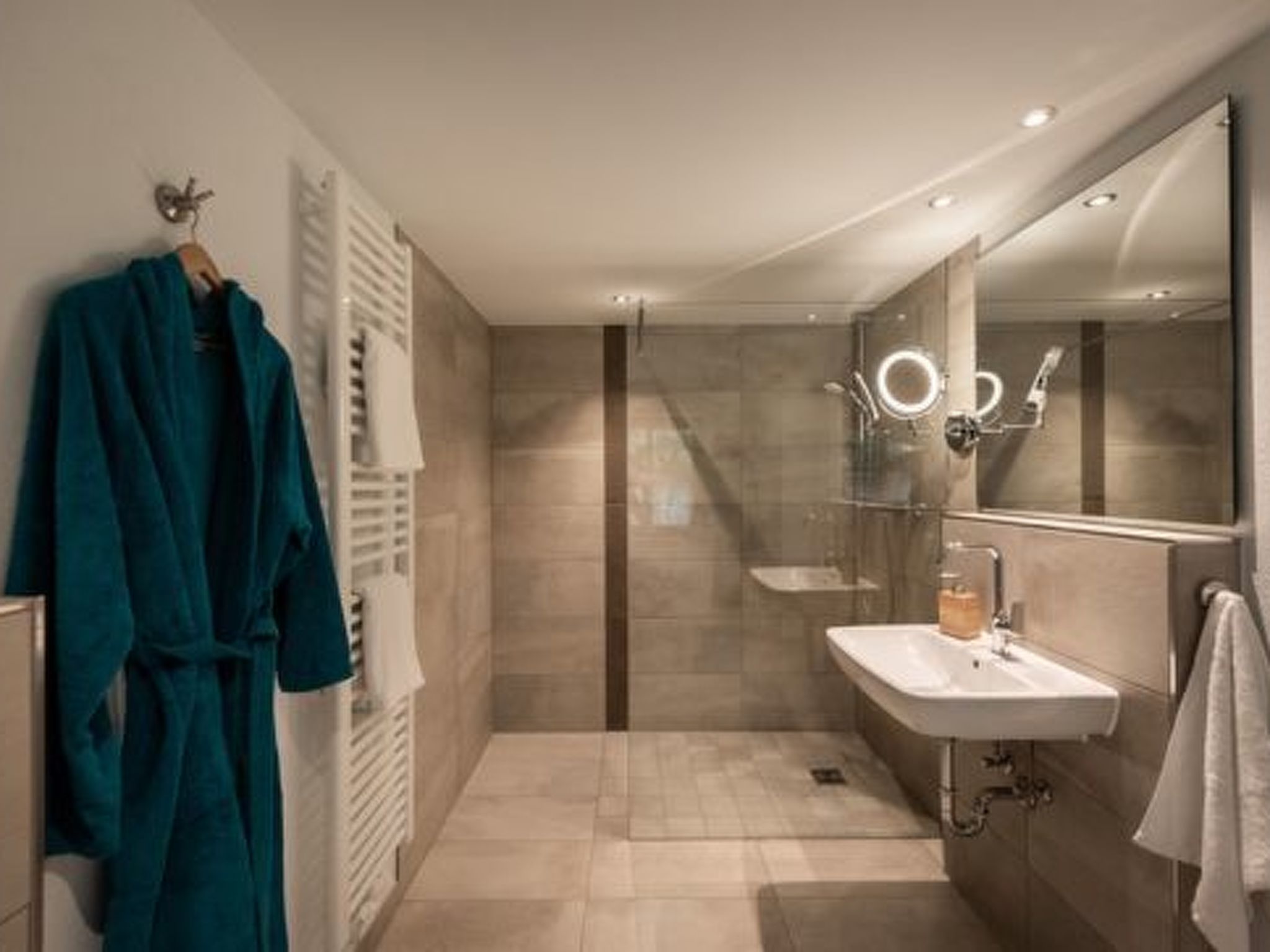 Luxuschalet - altes Bauernhaus mit private Spa-Drinnen