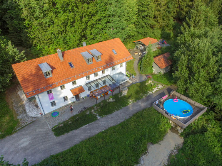 Vrijstaand vakantiehuis Kreuzbuche in Viechtach voor 25 personen in Viechtach