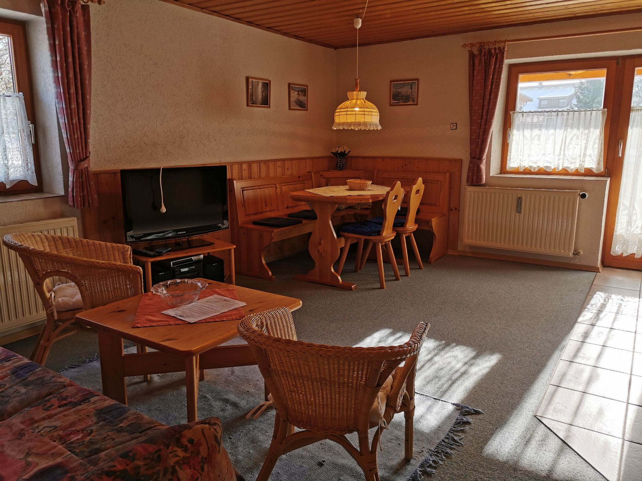 Mit komplett eingerichteter Küchenzeile im Wohnraum-Image-tags.info