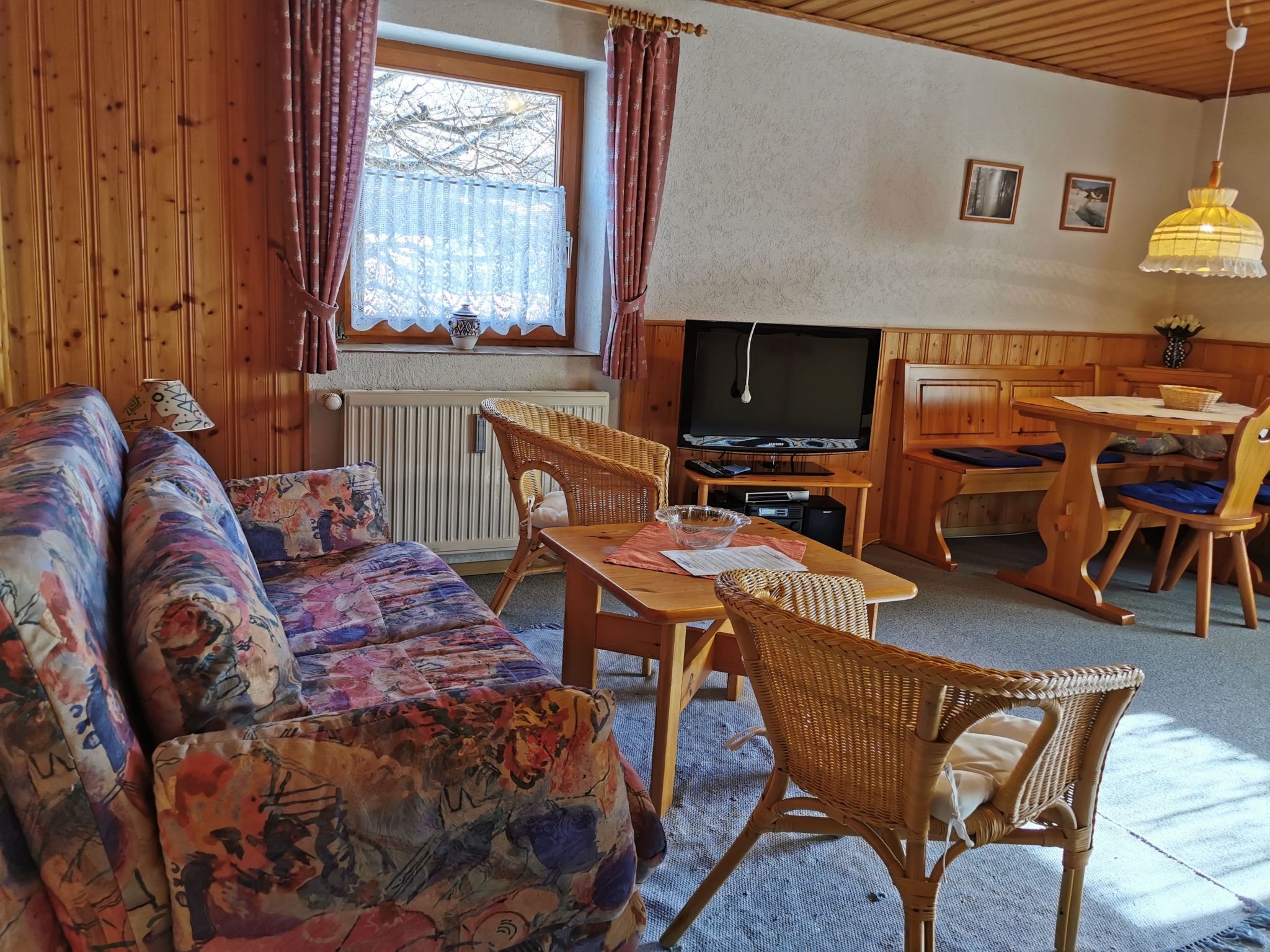 Mit komplett eingerichteter Küchenzeile im Wohnraum-Image-tags.info