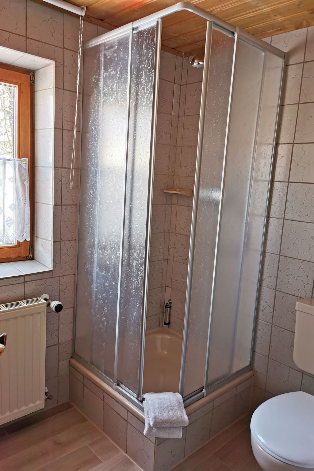 Mit komplett eingerichteter Küchenzeile im Wohnraum-Image-tags.info