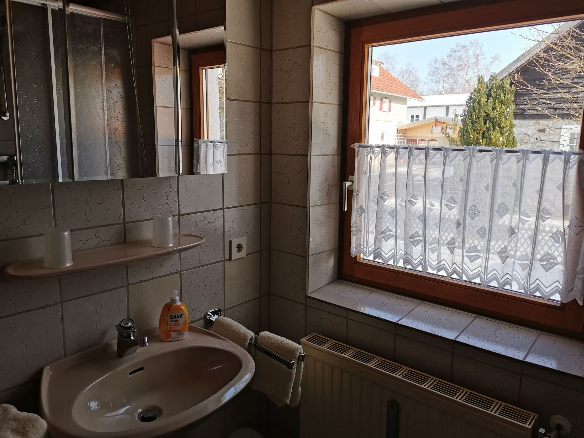 Mit komplett eingerichteter Küchenzeile im Wohnraum-Image-tags.info