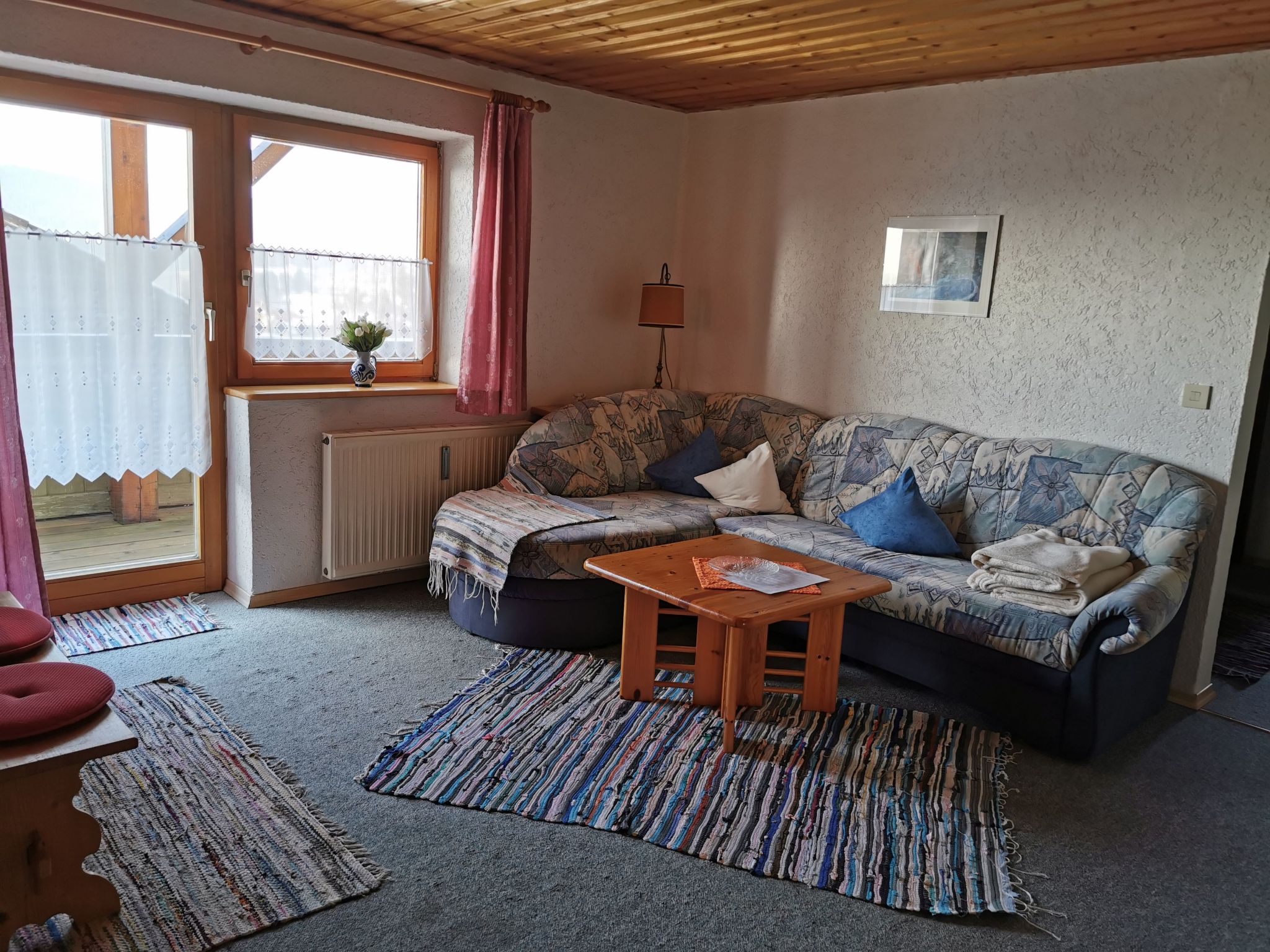 Mit komplett eingerichteter Küchenzeile im Wohnraum-Image-tags.info