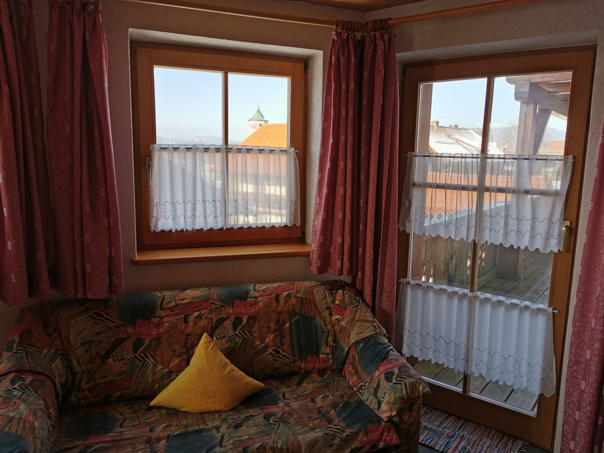 Mit komplett eingerichteter Küchenzeile im Wohnraum-Image-tags.info