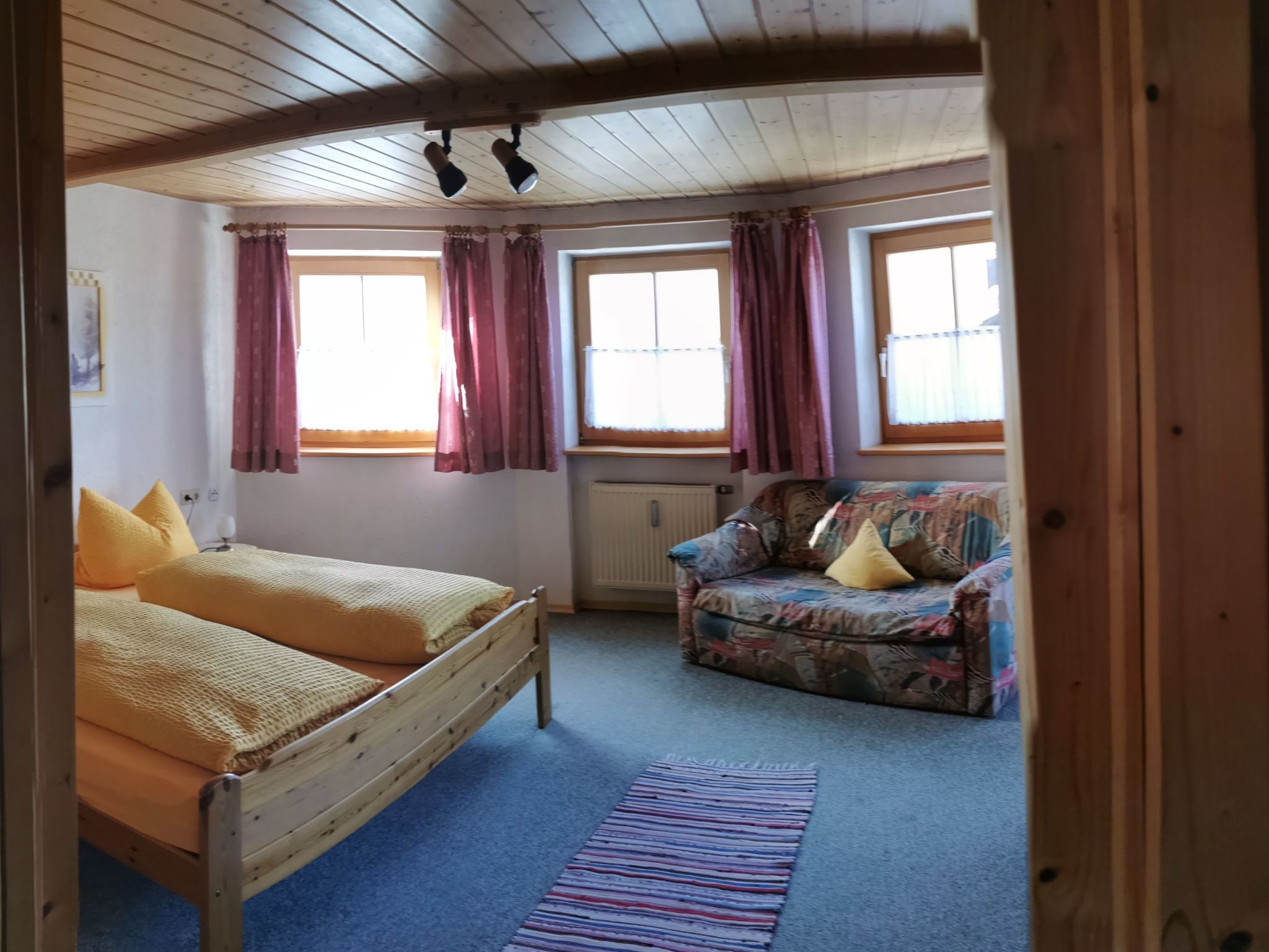 Mit komplett eingerichteter Küchenzeile im Wohnraum-Image-tags.info