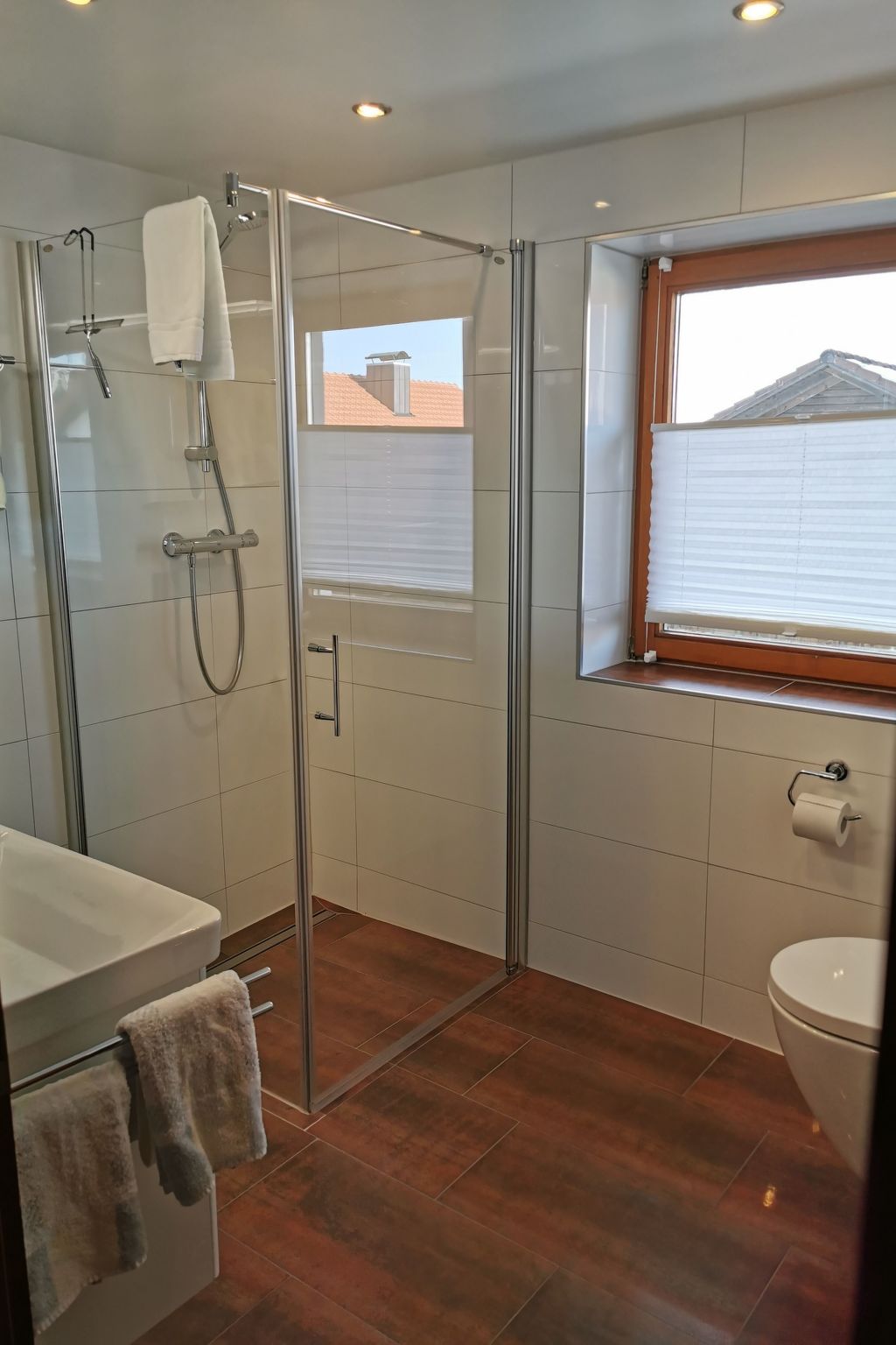 Mit komplett eingerichteter Küchenzeile im Wohnraum-Image-tags.info