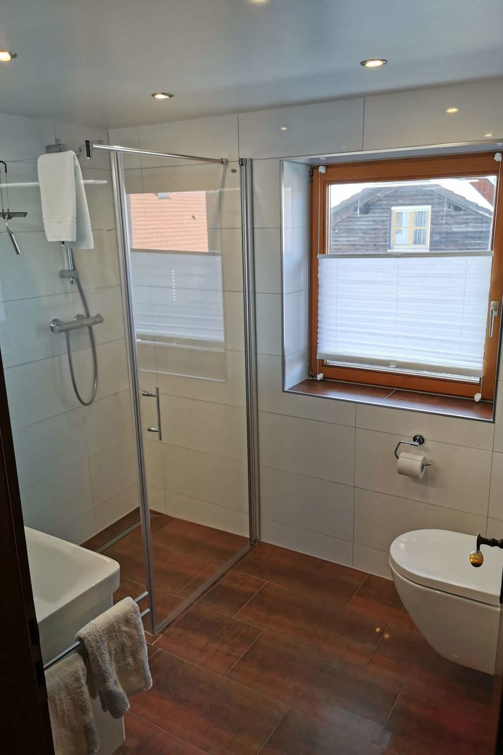 Mit komplett eingerichteter Küchenzeile im Wohnraum-Image-tags.info