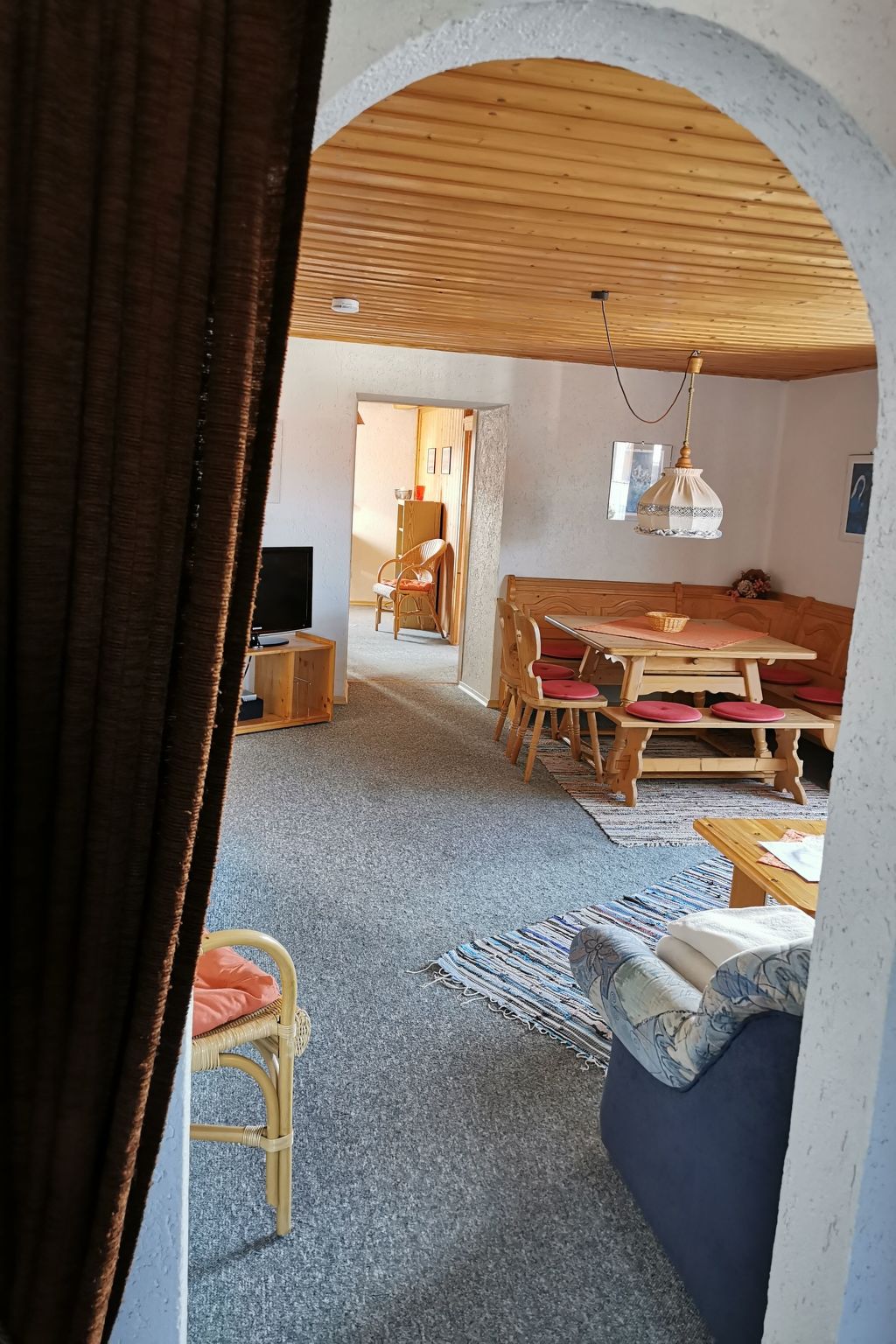 Mit komplett eingerichteter Küchenzeile im Wohnraum-Image-tags.info