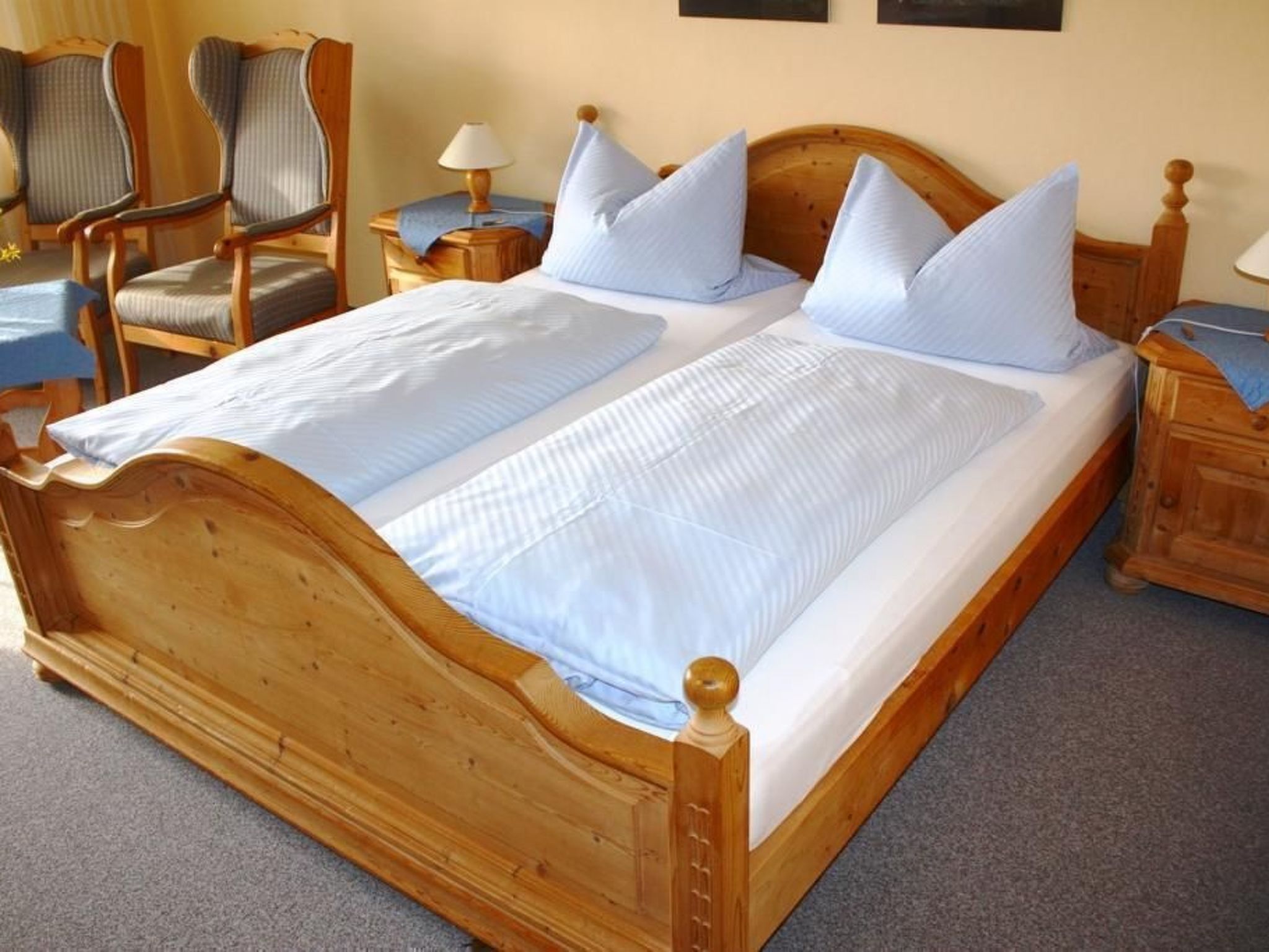 Appartementhaus mit Balkon und Gemeinschaftsgarten