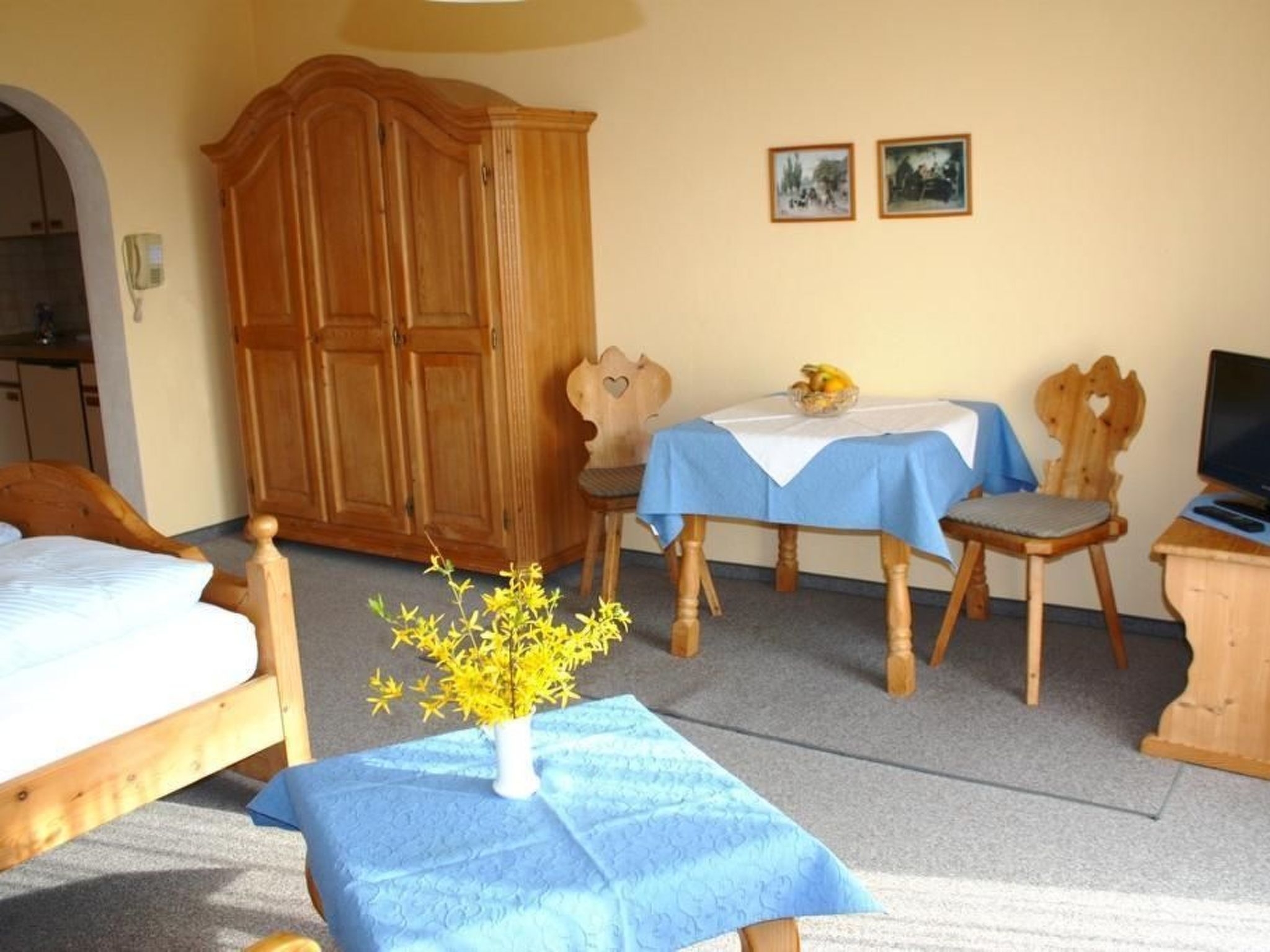 Appartementhaus mit Balkon und Gemeinschaftsgarten