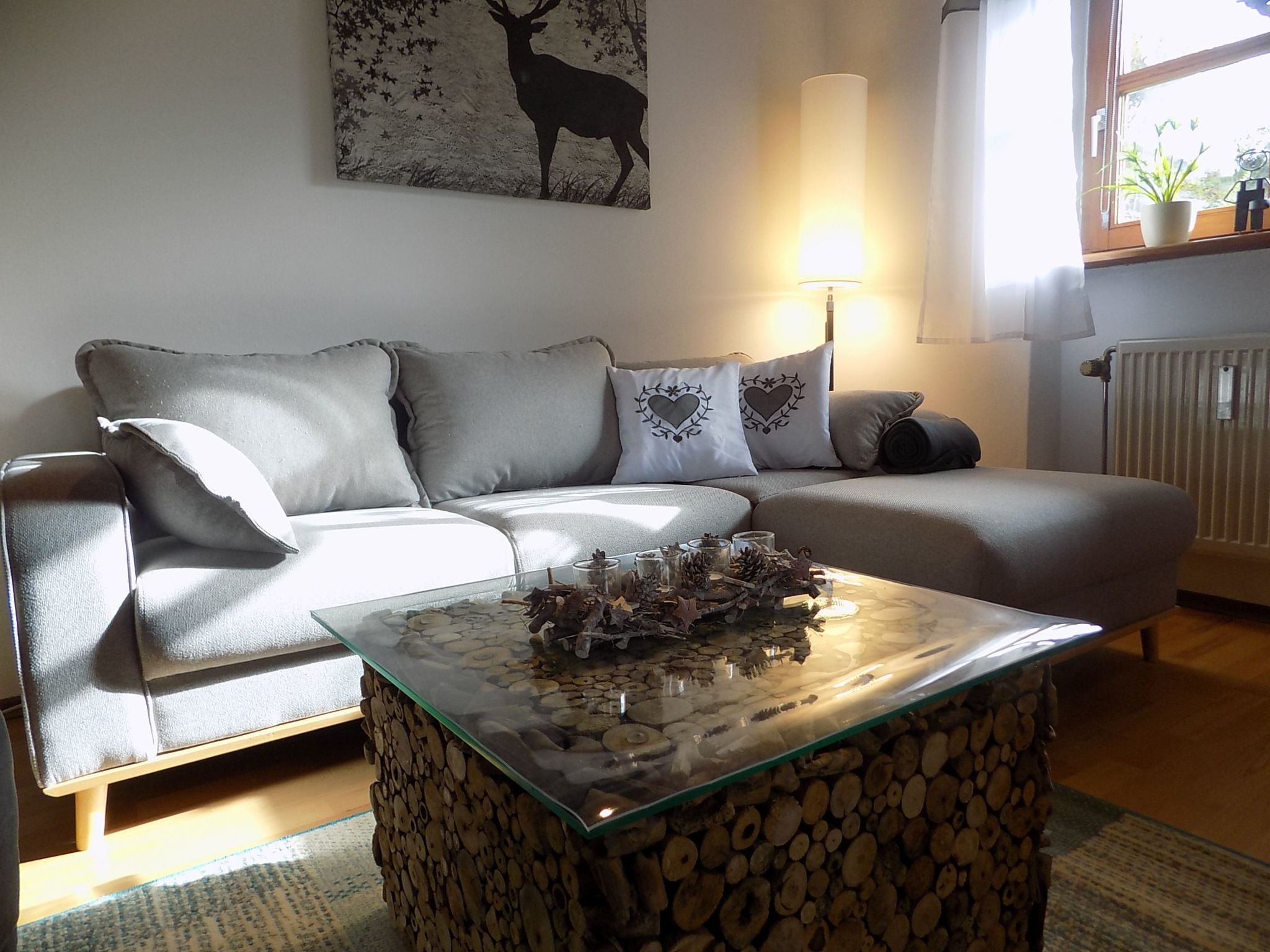 Wohnung mit möblierter Terrasse und Waldblick-Binnen