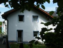Komfortables Ferienhaus mit Garten und Parkplatz in unmittelbarer Nähe zum Stad