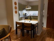 Große Wohnung in Gleislhof mit Möbliertem Balkon