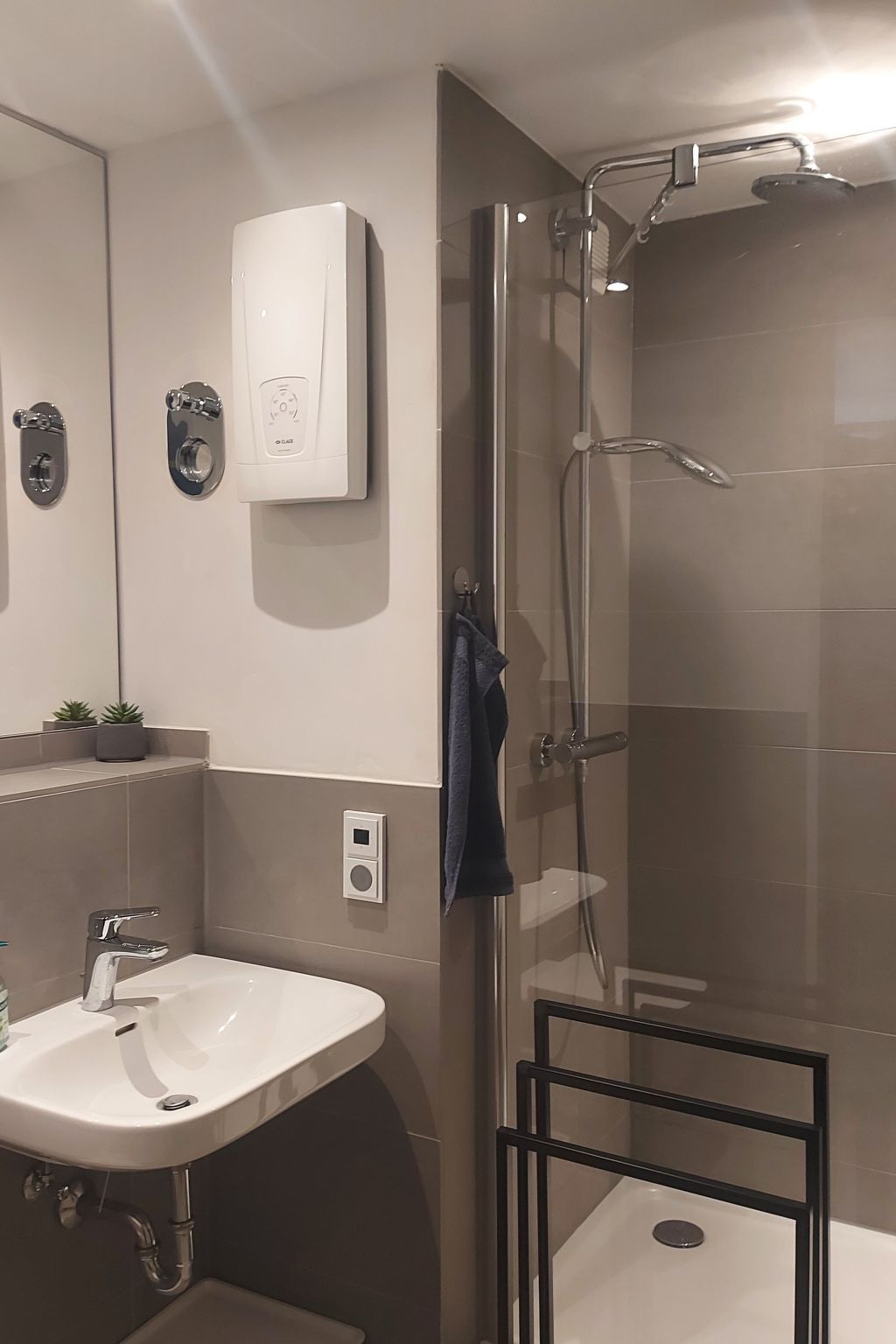 Große Wohnung in Gleislhof mit Möbliertem Balkon-Binnen