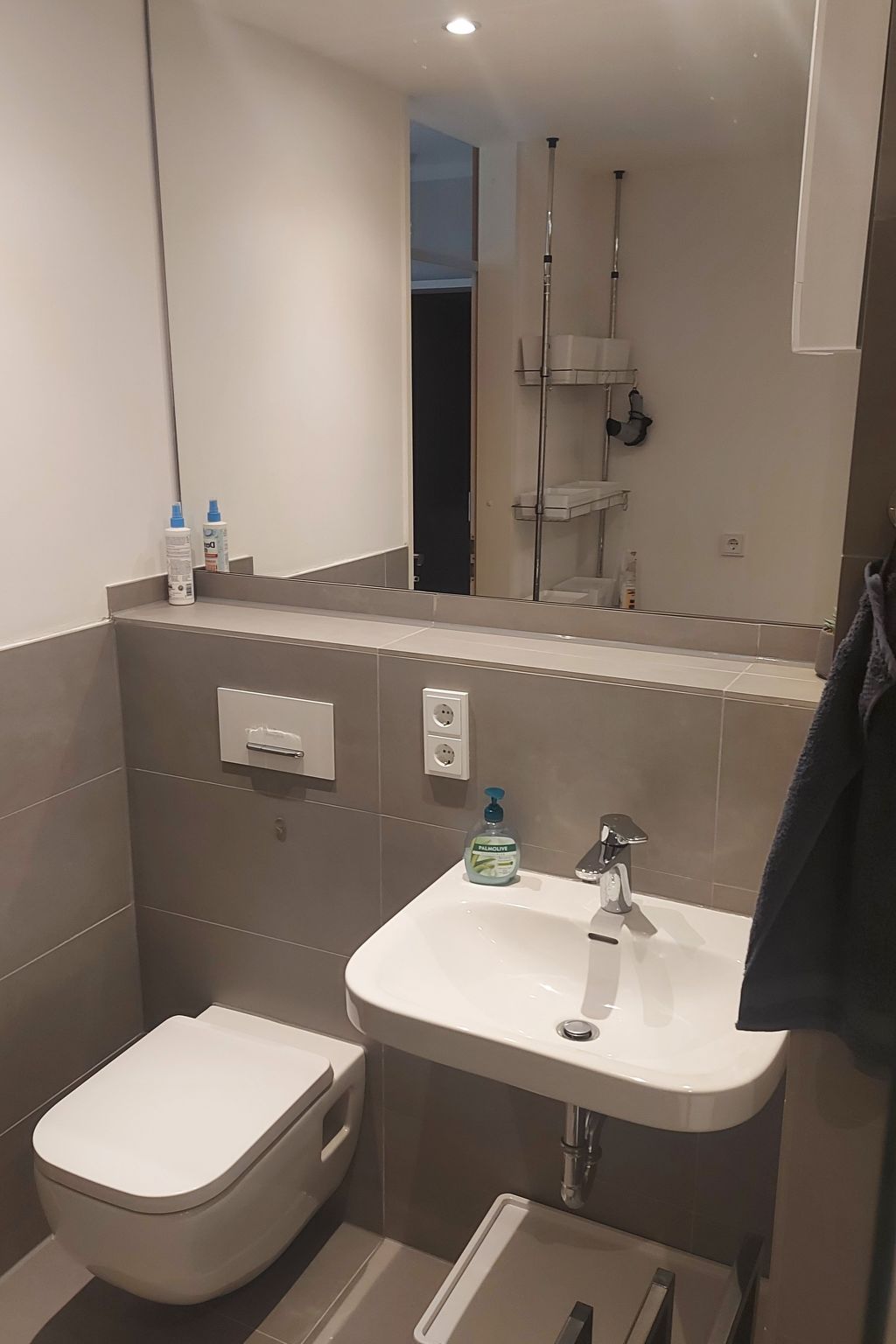 Große Wohnung in Gleislhof mit Möbliertem Balkon-Binnen