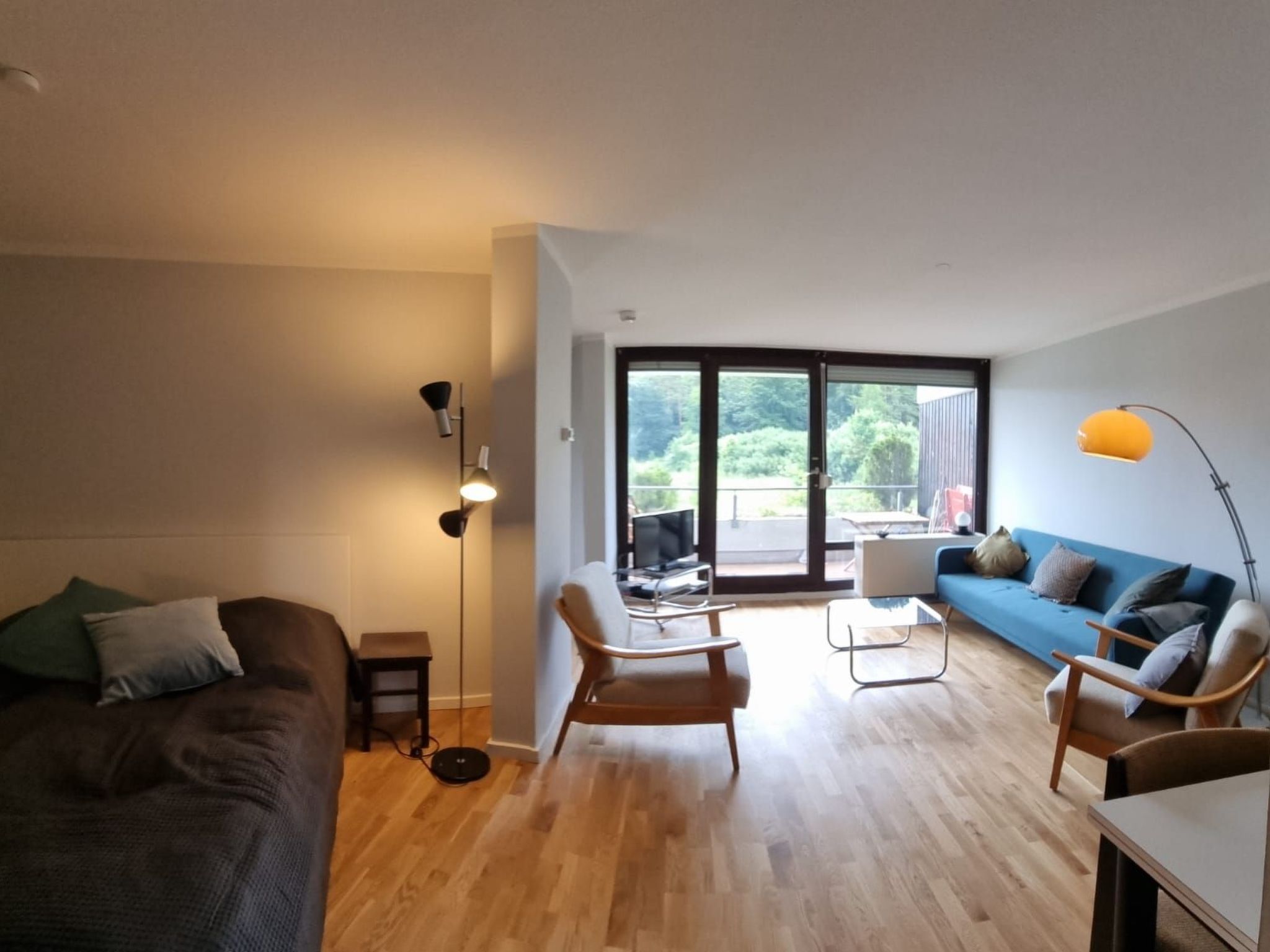 Große Wohnung in Gleislhof mit Möbliertem Balkon-Binnen