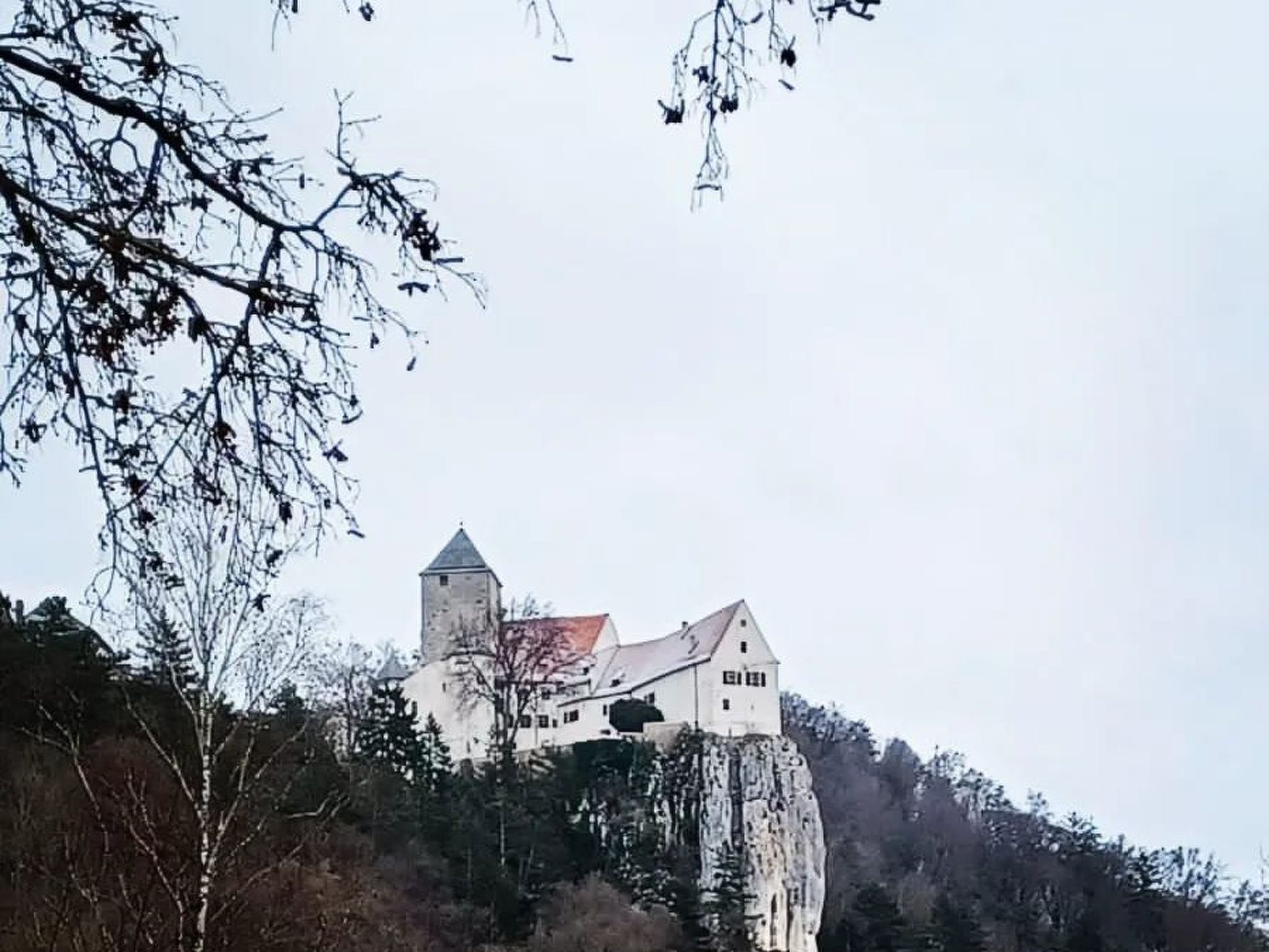 Große Wohnung in Gleislhof mit Möbliertem Balkon-Buiten