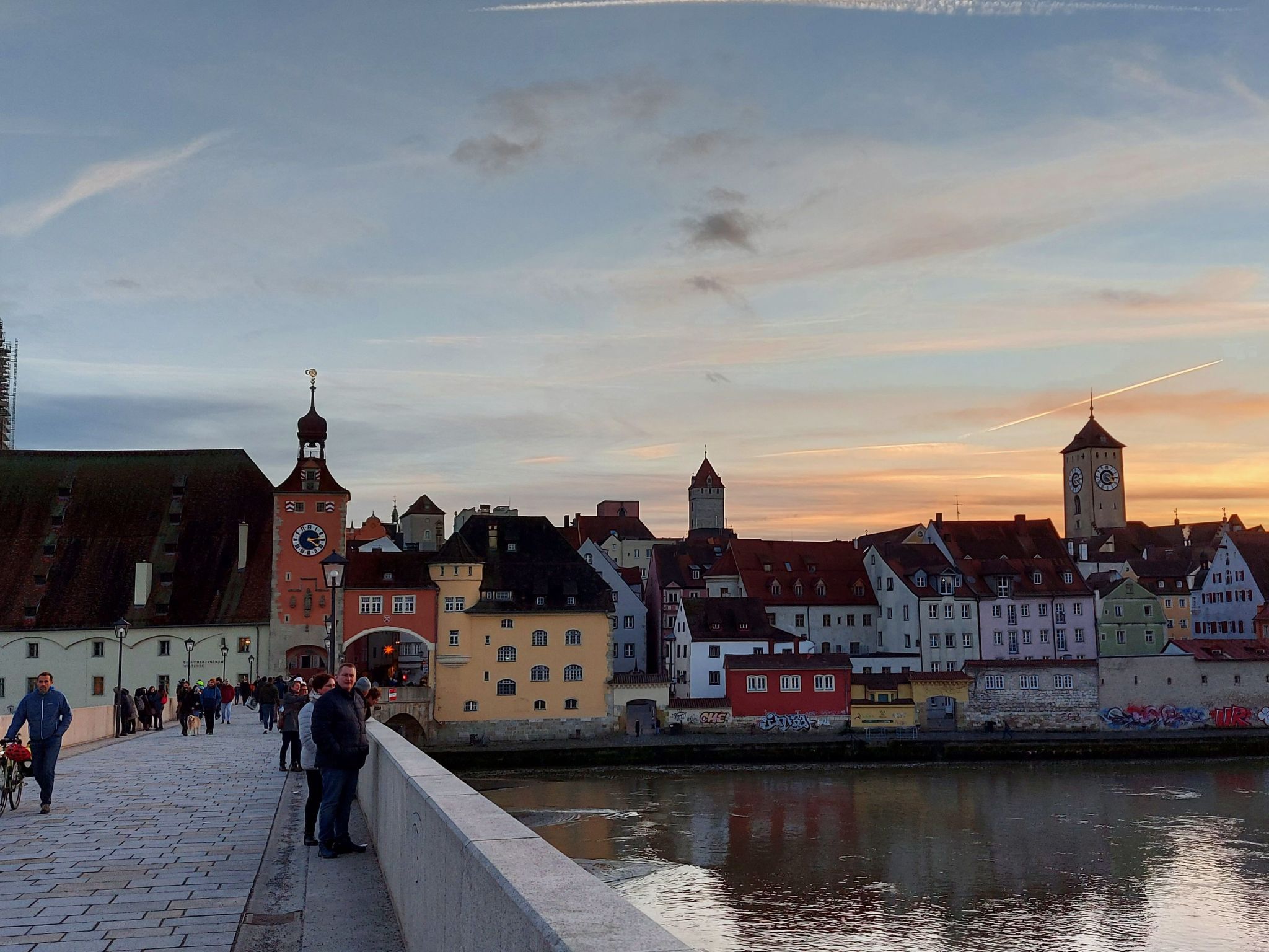 Große Wohnung in Gleislhof mit Möbliertem Balkon-Buiten