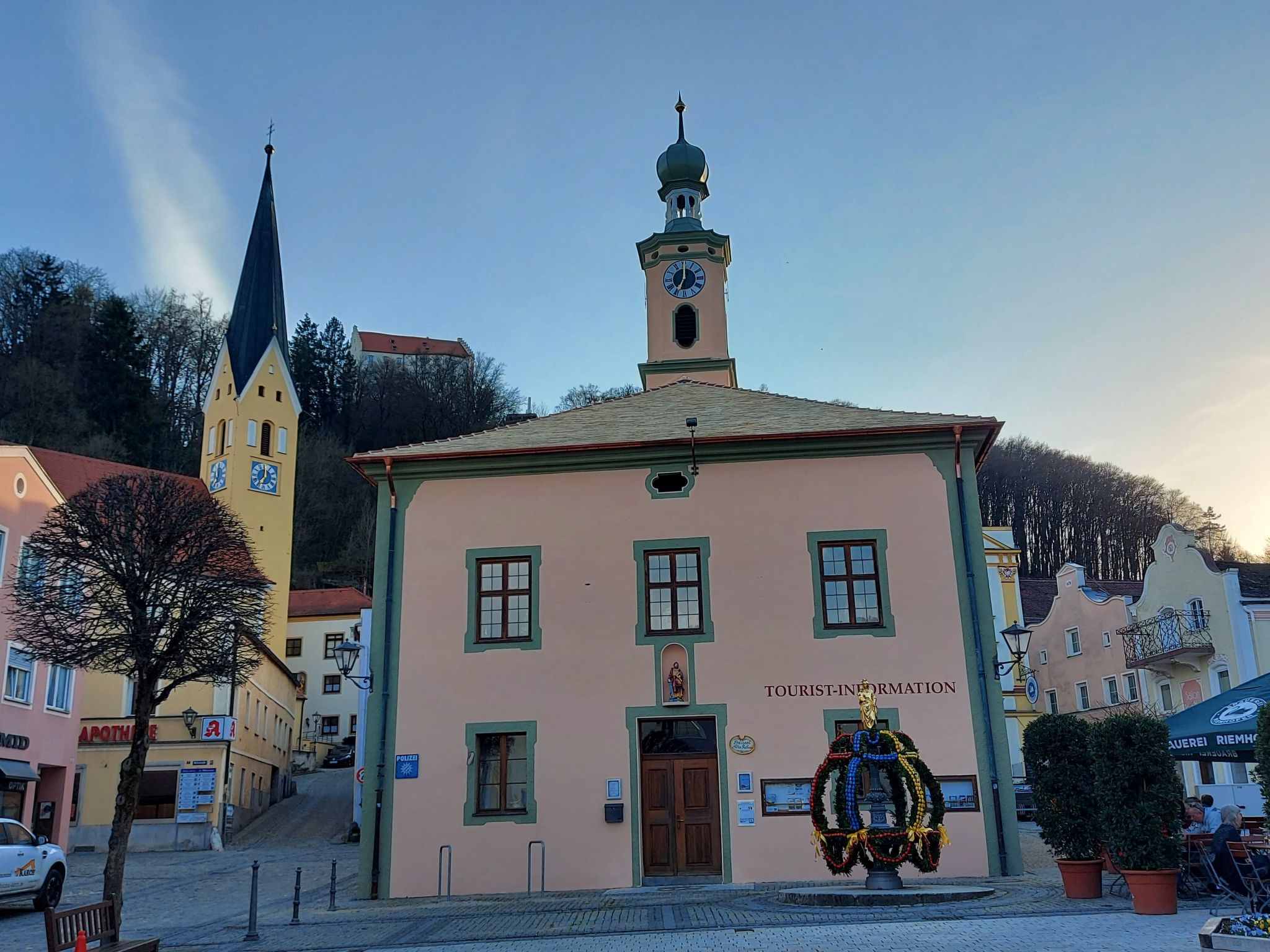 Große Wohnung in Gleislhof mit Möbliertem Balkon-Buiten
