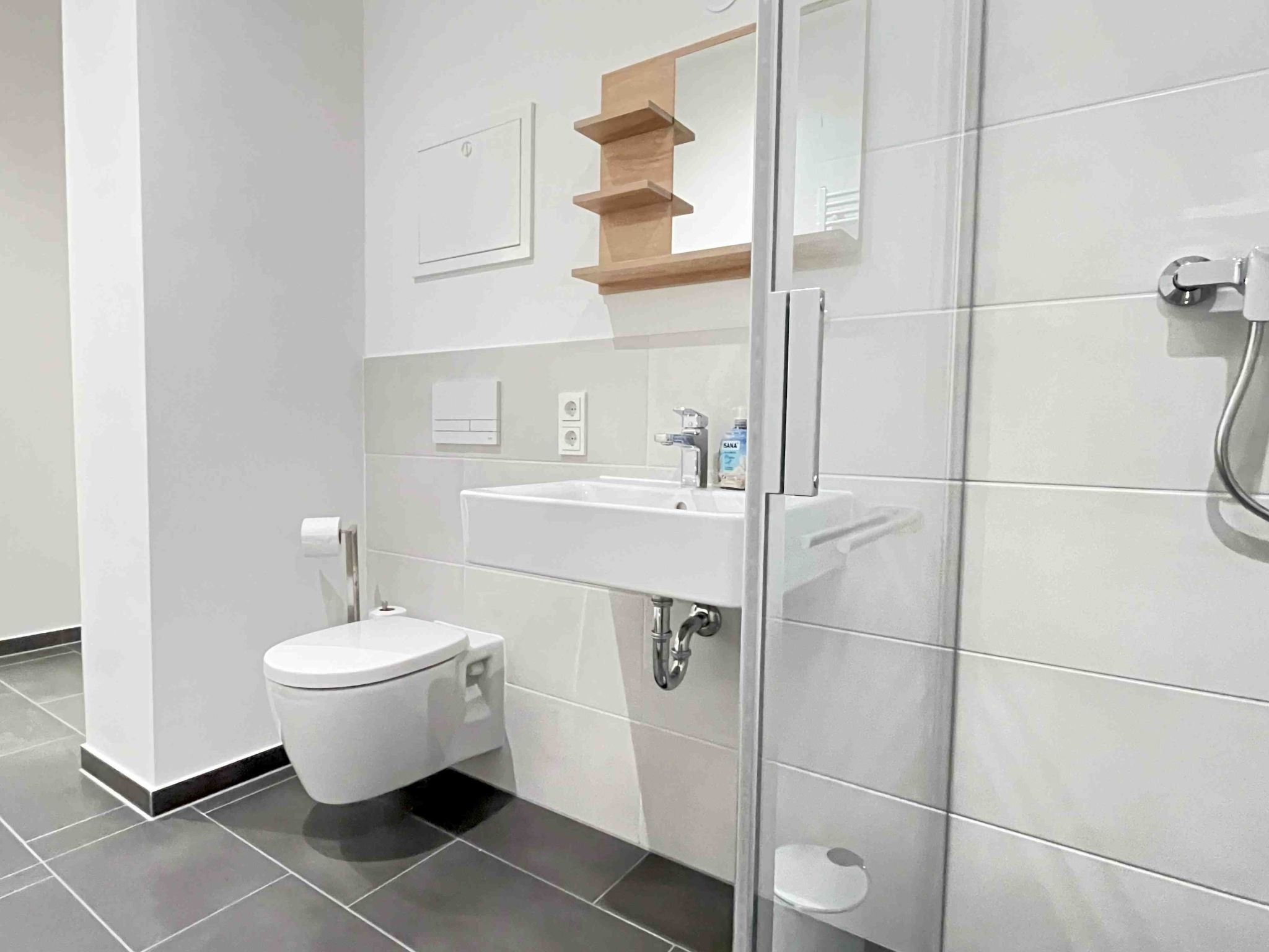 AM1056-Image-tags.info