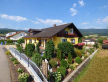 Komfortable Ferienwohnung mit Garten und Grill