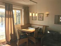 in Zandt mit Garten, Terrasse und Grill
