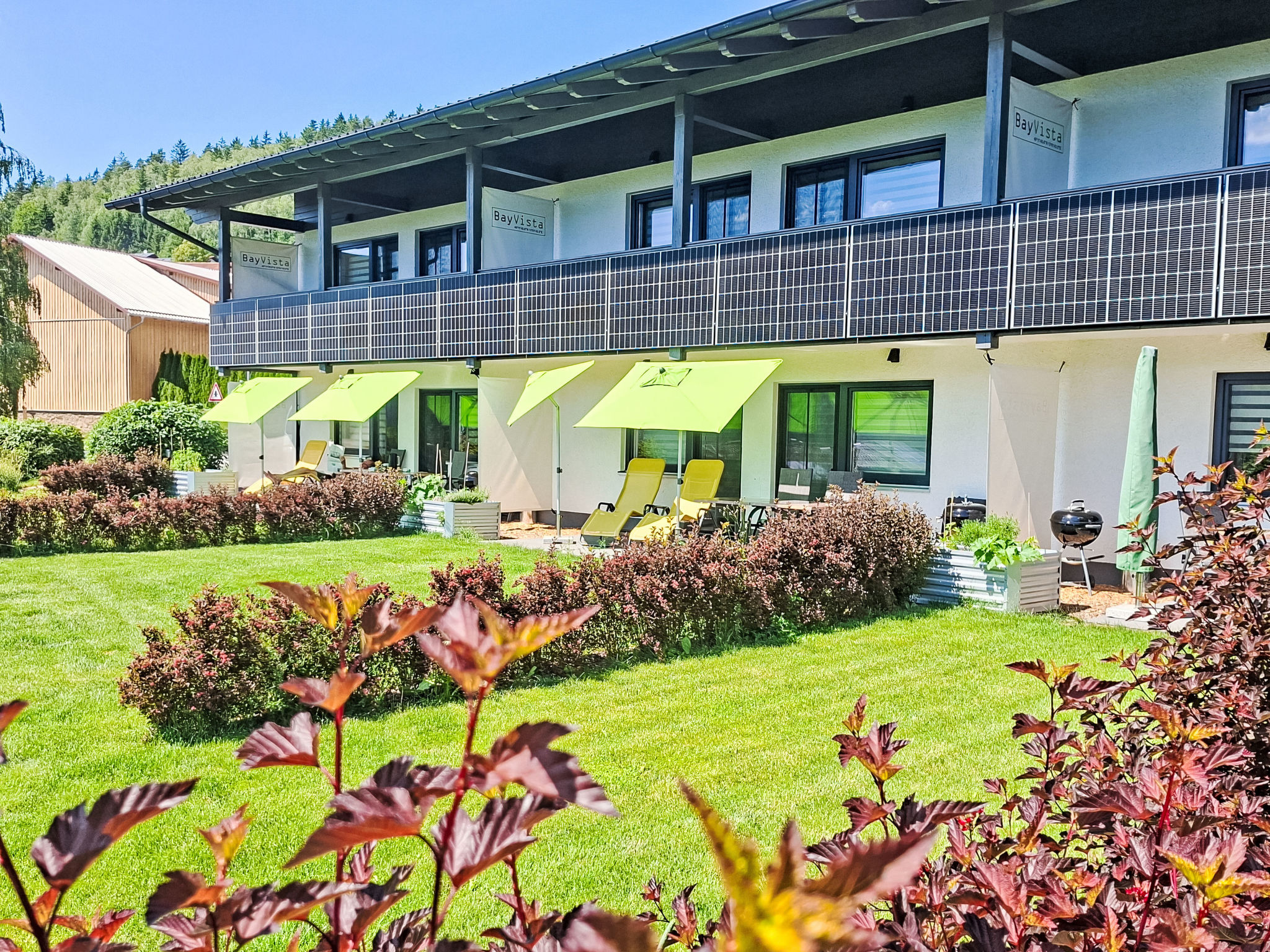 BayVista, die Bayerwald Lodge mit Bergblick