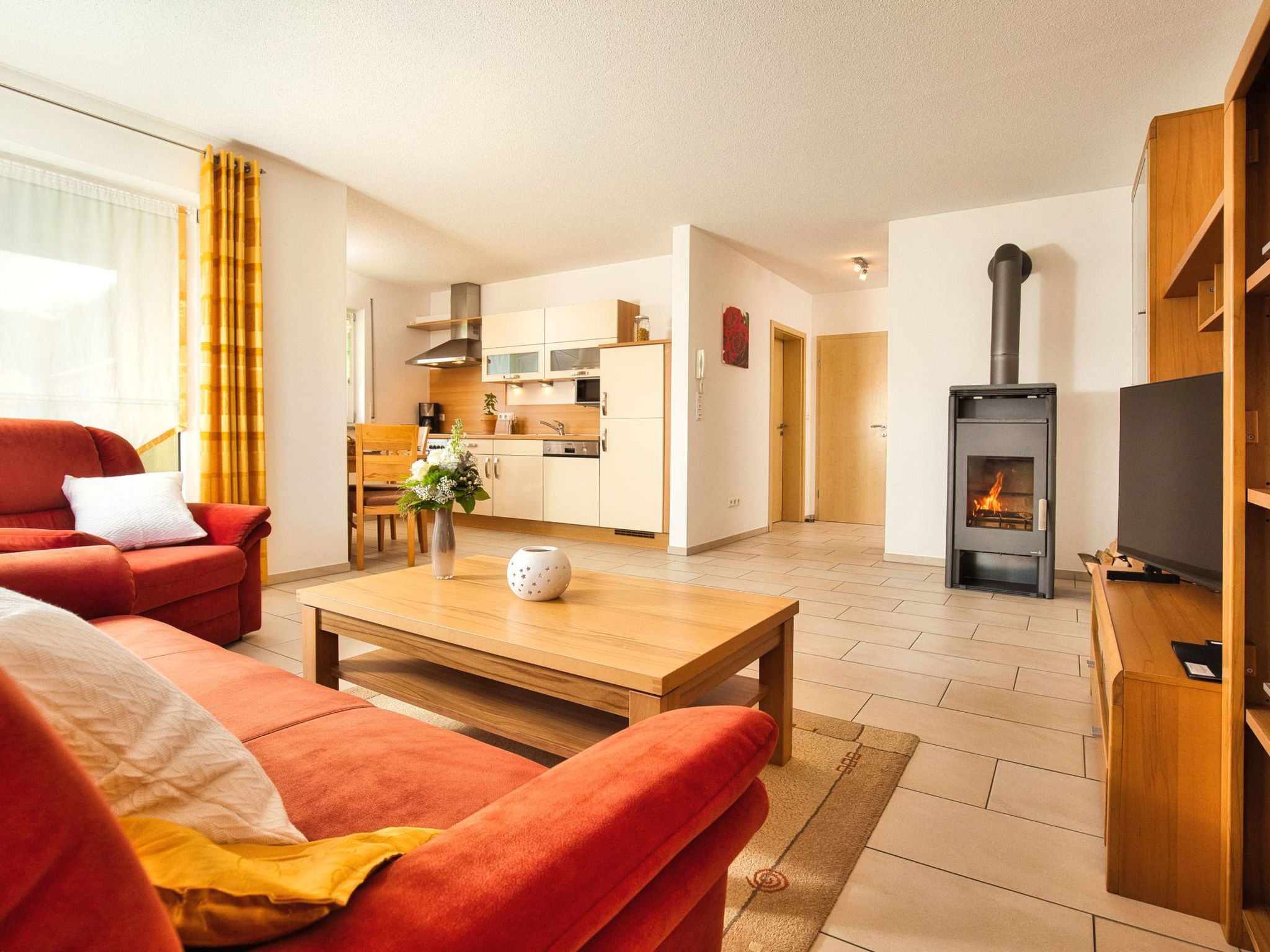 Mit Blick auf das Wasser-Inside