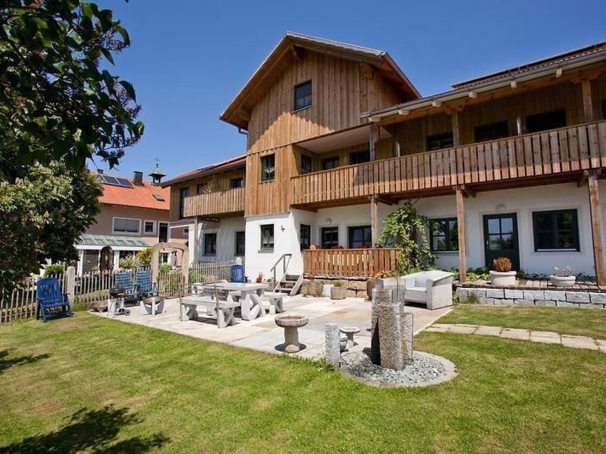 Discover your perfect holiday home! Our charming 50 m² holiday flat on the upper floor invites you to relax with its sunny south-facing balcony. Experience the comfort and tranquillity of a flat idea..