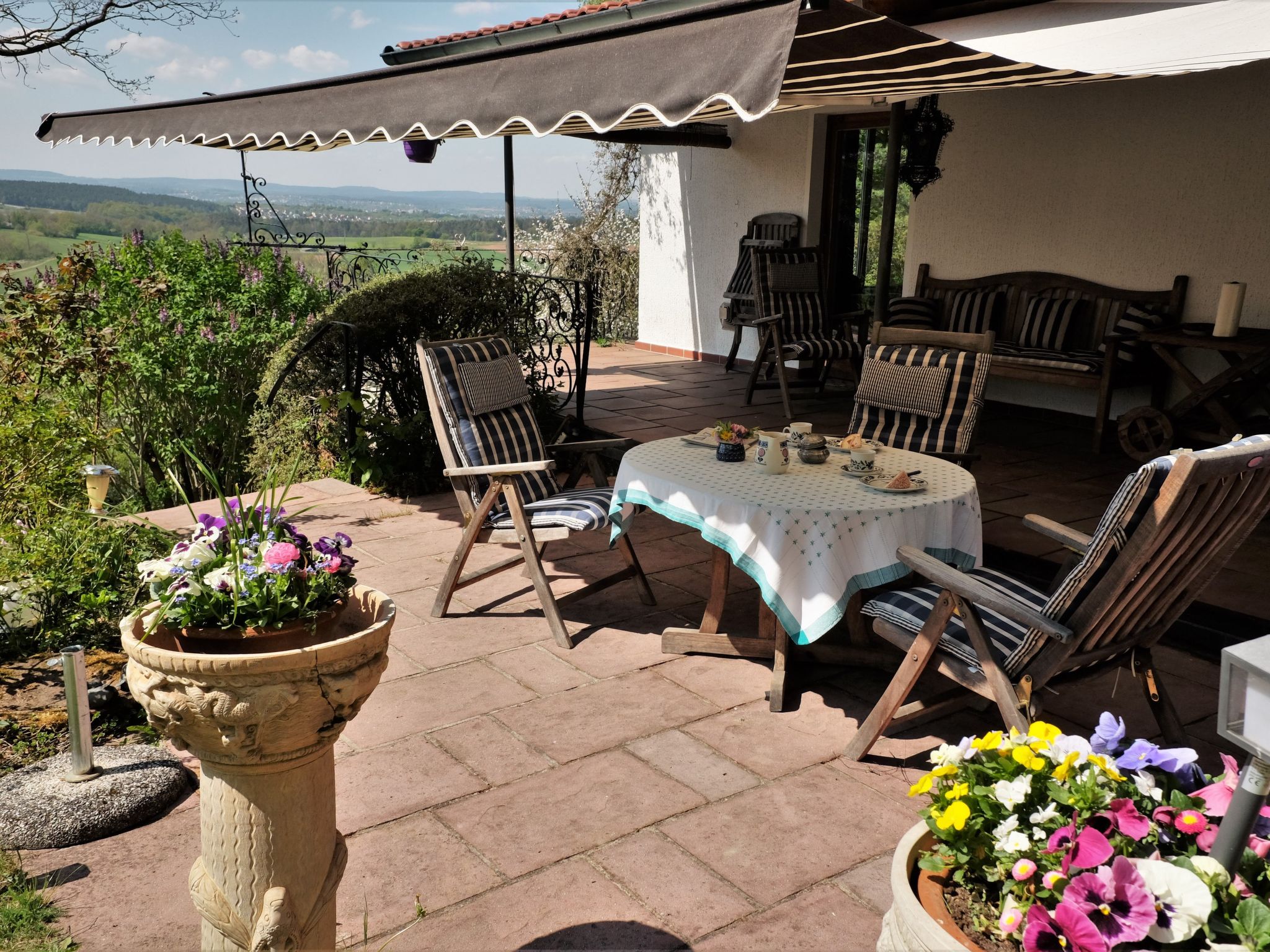 Mit einer umwerfenden Panoramaaussicht-Image-tags.info