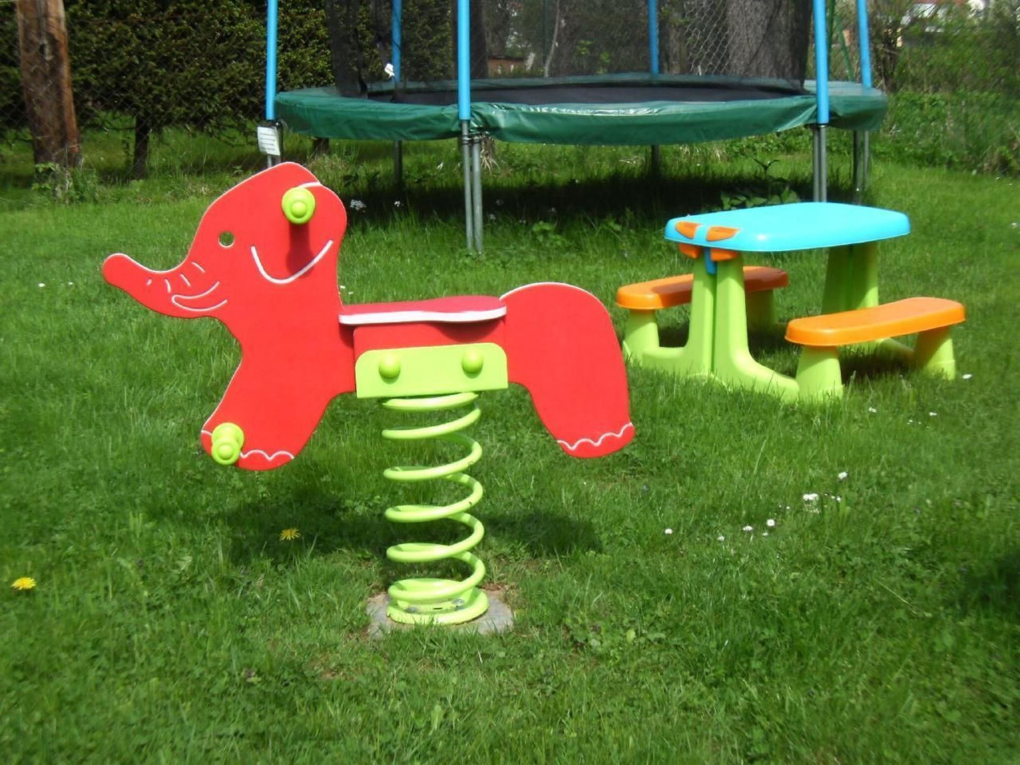 Haus mit Spielwiese-Binnen