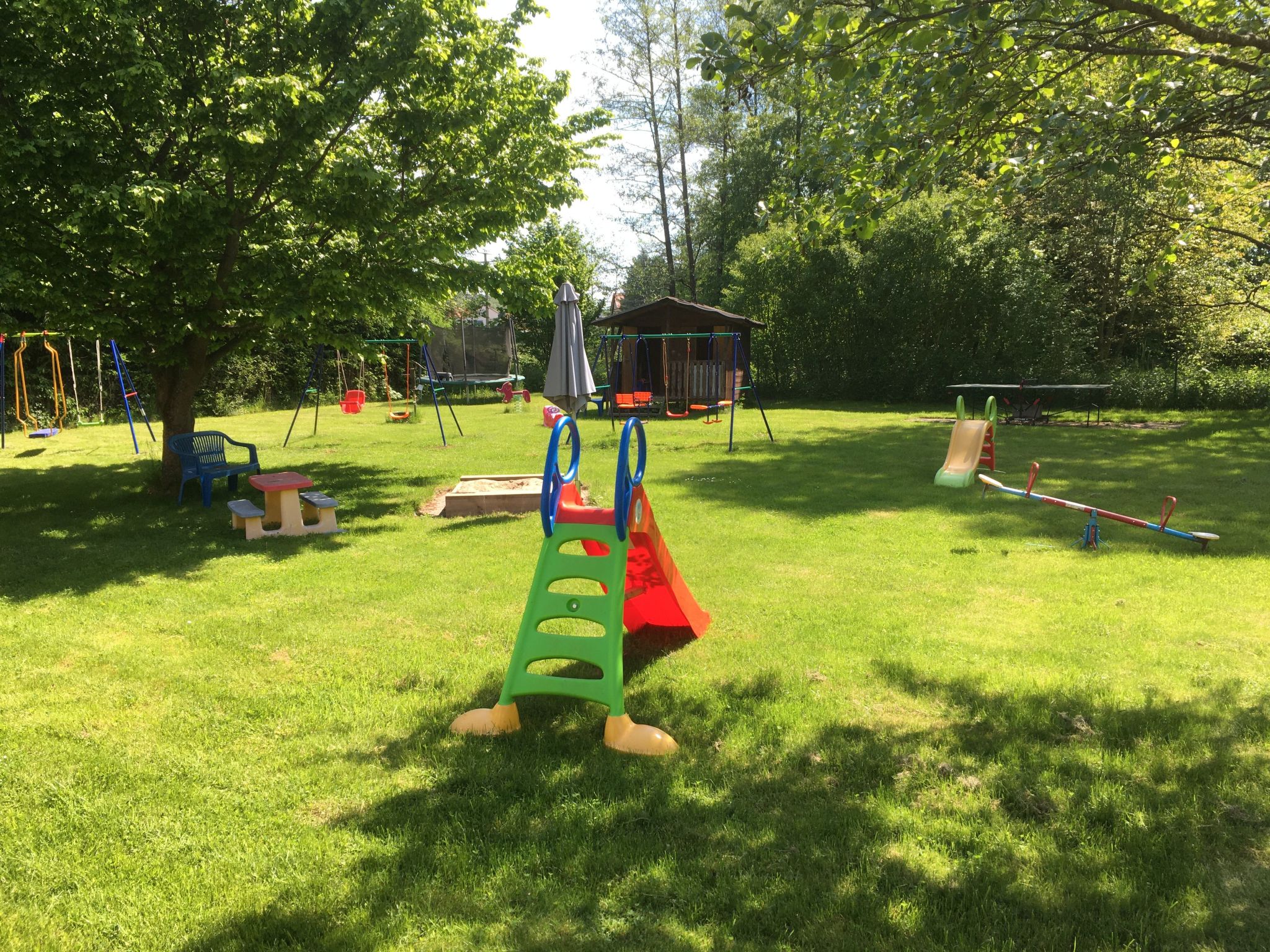 Haus mit Spielwiese-Binnen