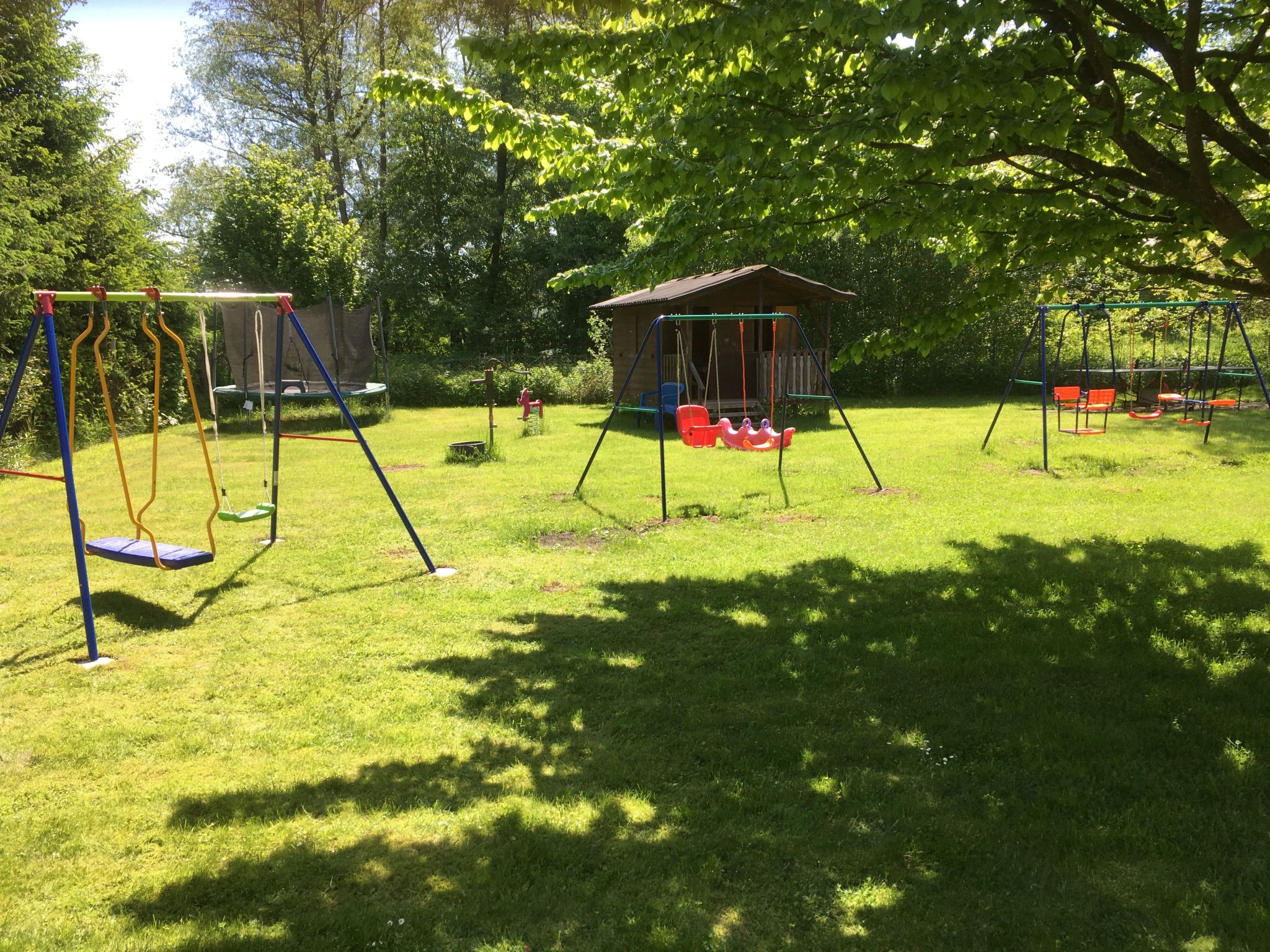 Haus mit Spielwiese-Binnen