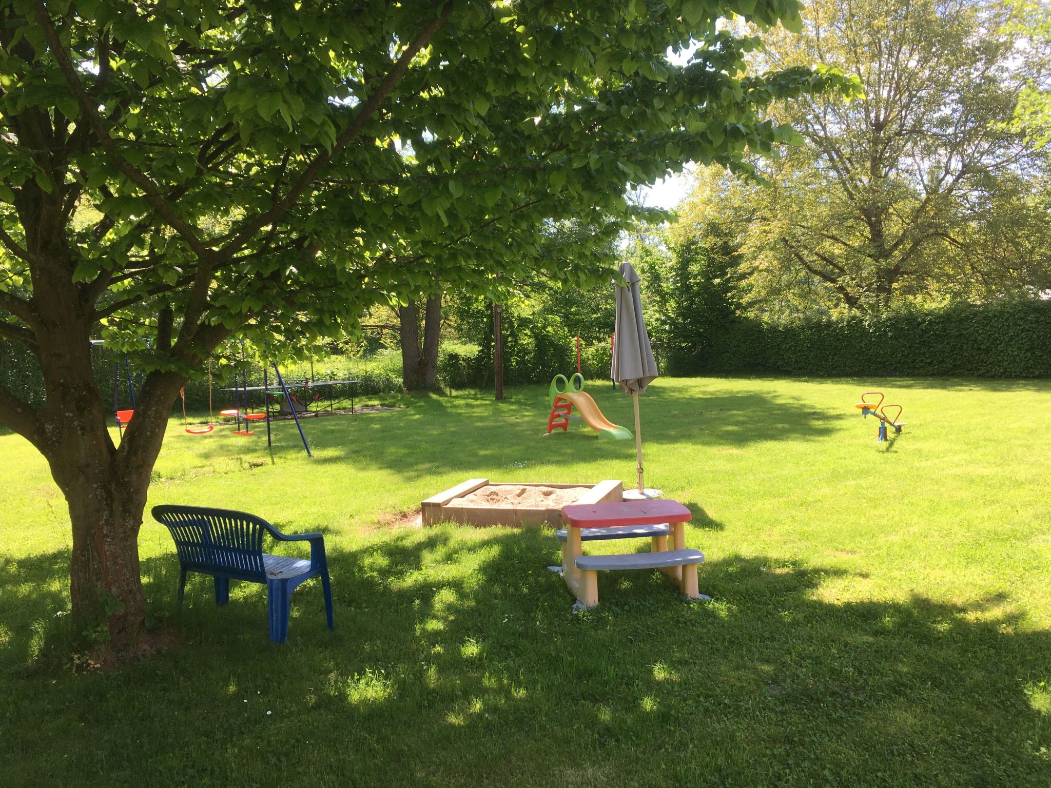 Haus mit Spielwiese-Binnen